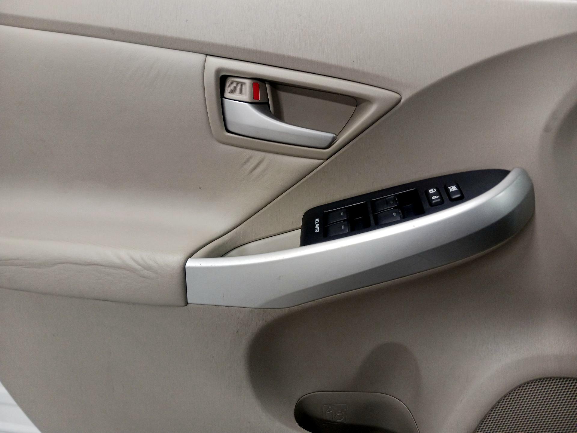 Thumbnail: 2015 Toyota Prius - 12