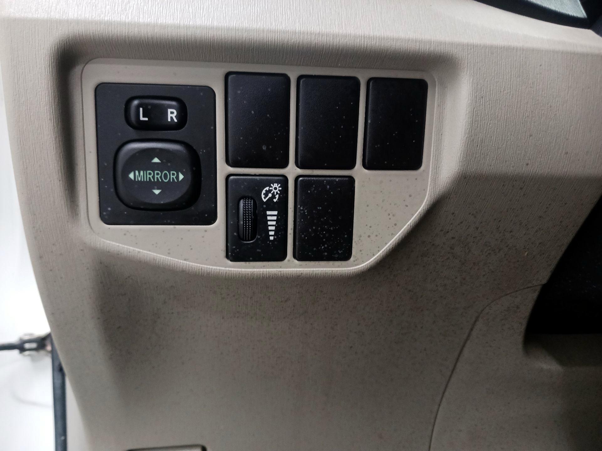 Thumbnail: 2015 Toyota Prius - 13