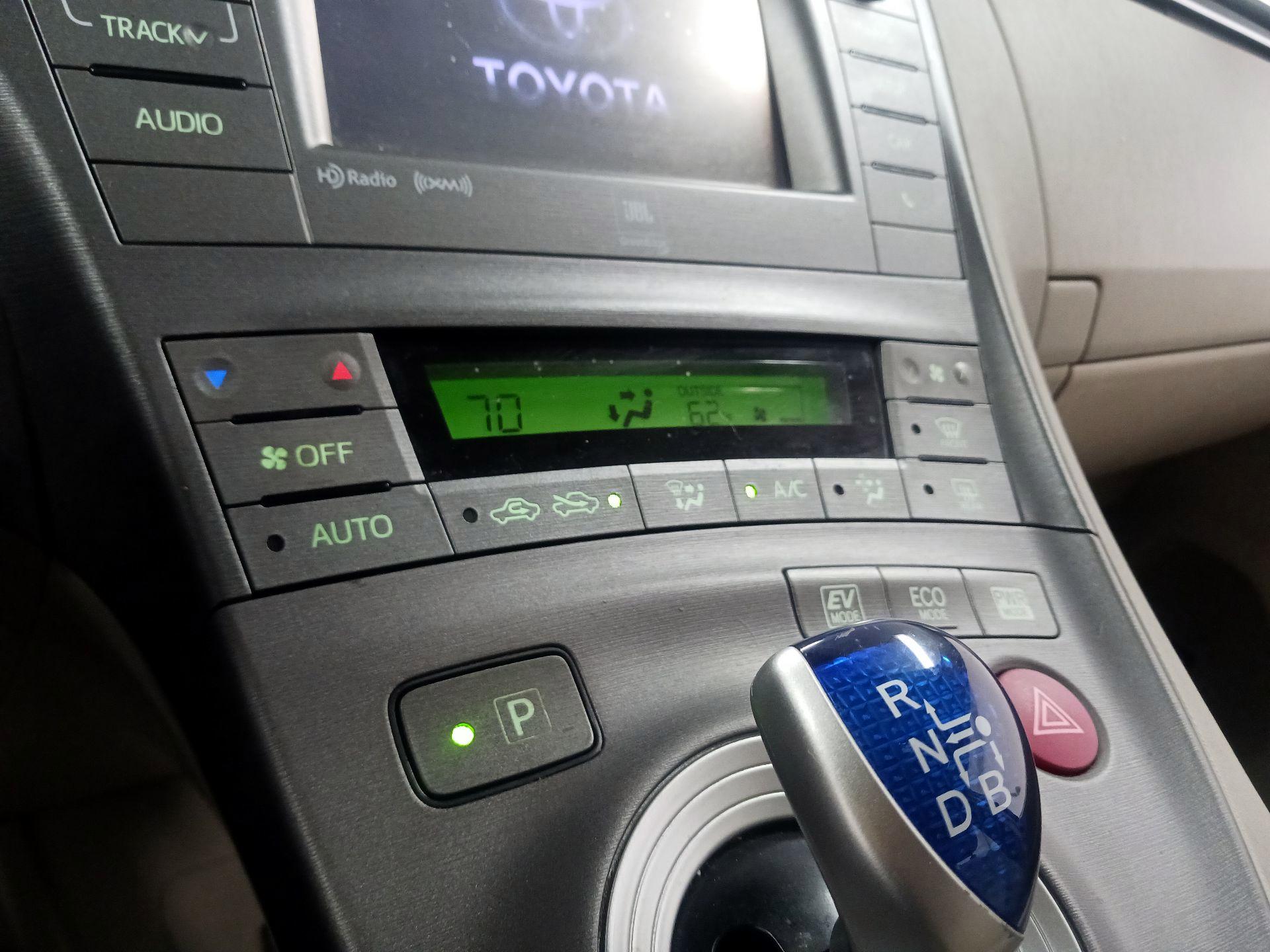 Thumbnail: 2015 Toyota Prius - 16