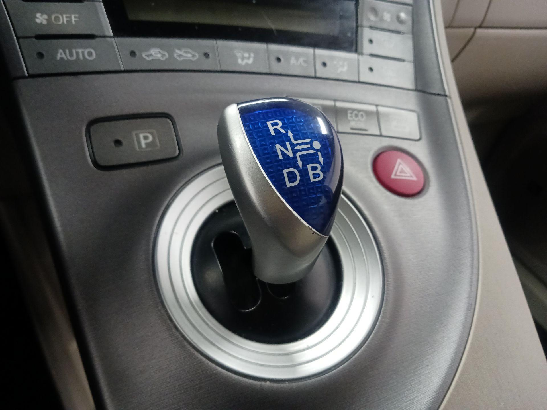 Thumbnail: 2015 Toyota Prius - 17