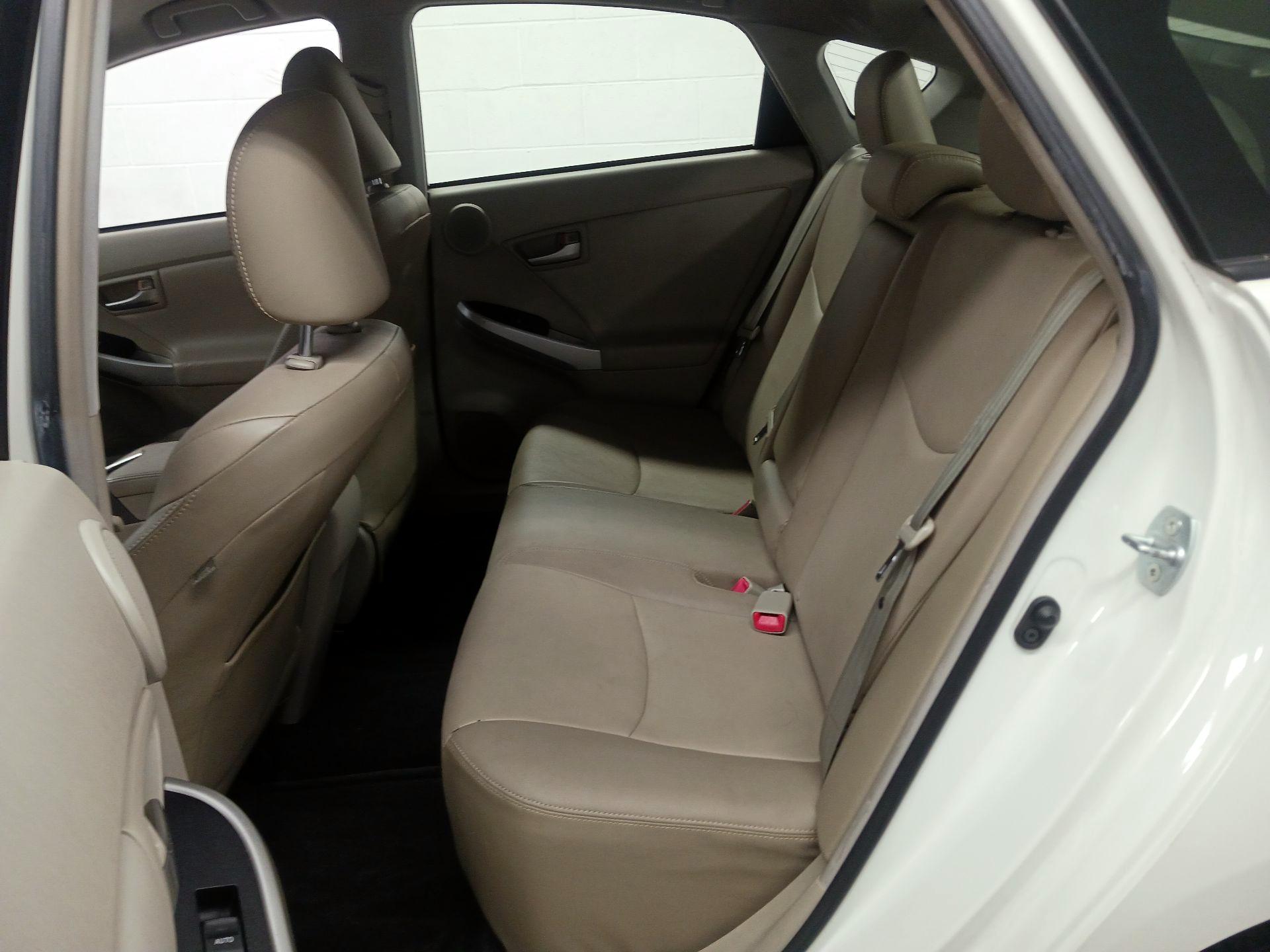 Thumbnail: 2015 Toyota Prius - 18