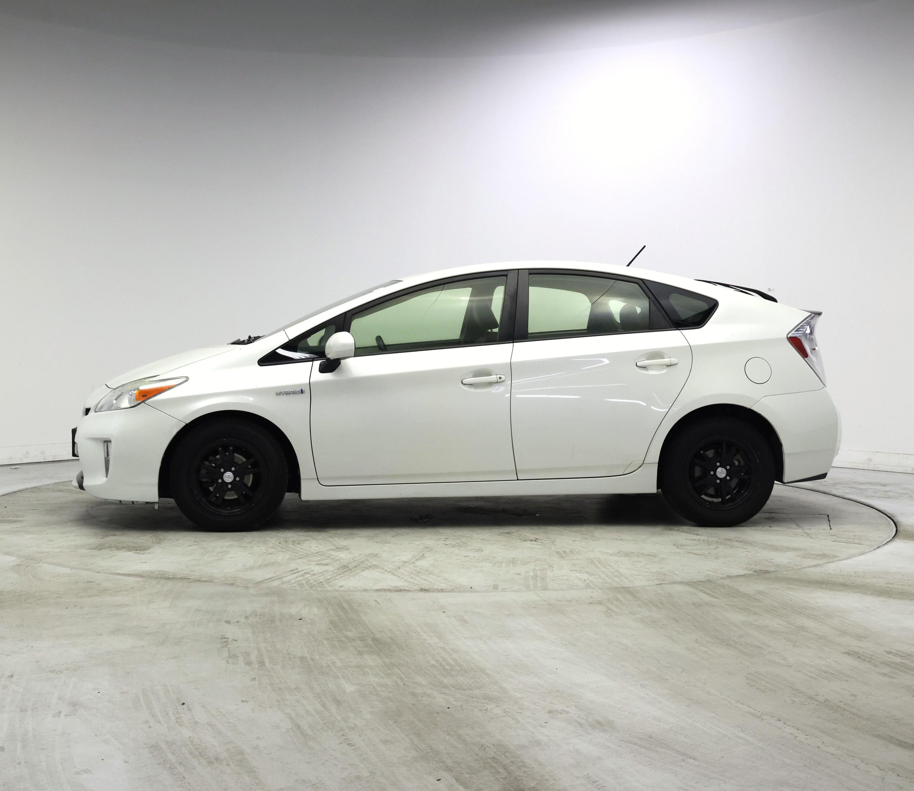 Thumbnail: 2015 Toyota Prius - 3