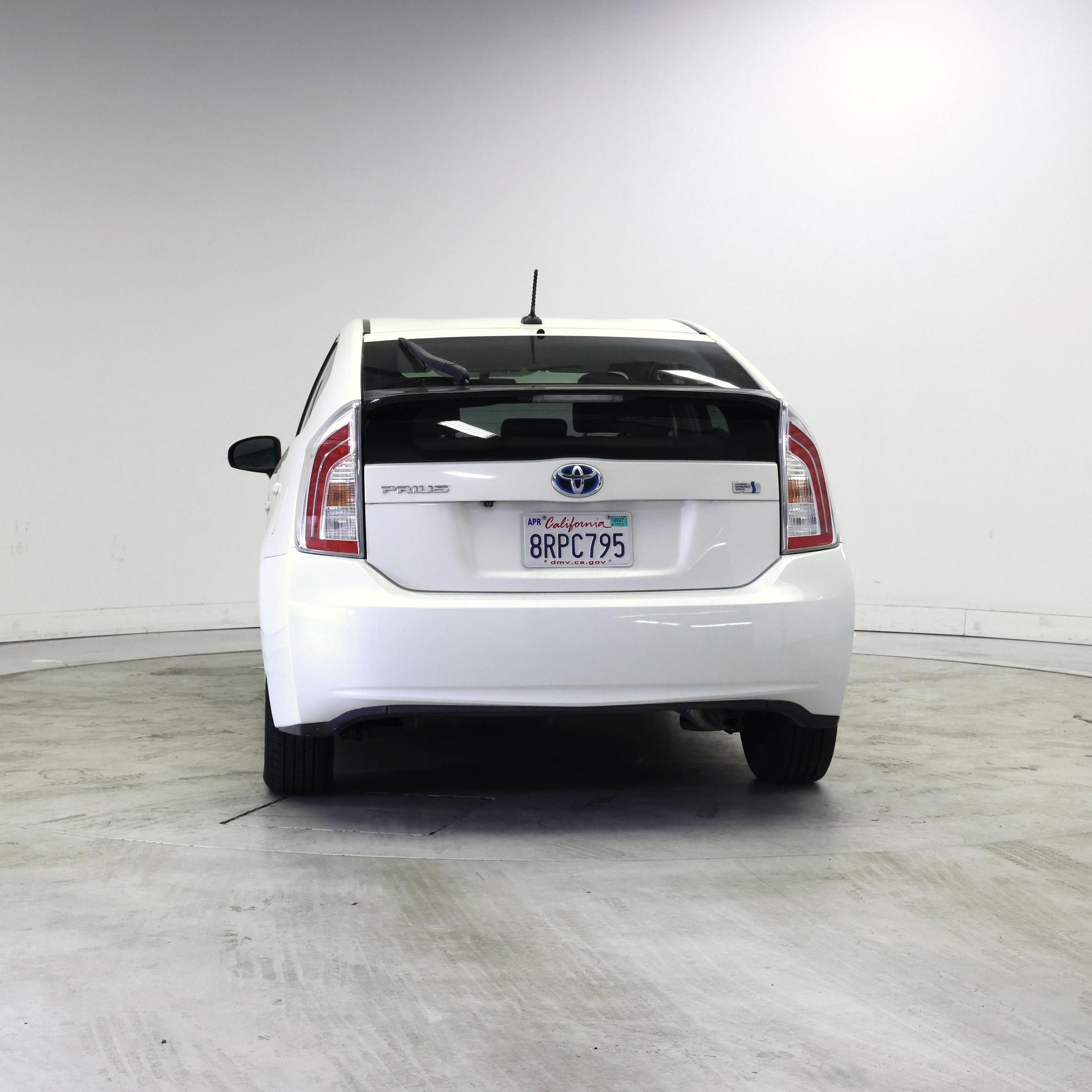 Thumbnail: 2015 Toyota Prius - 6
