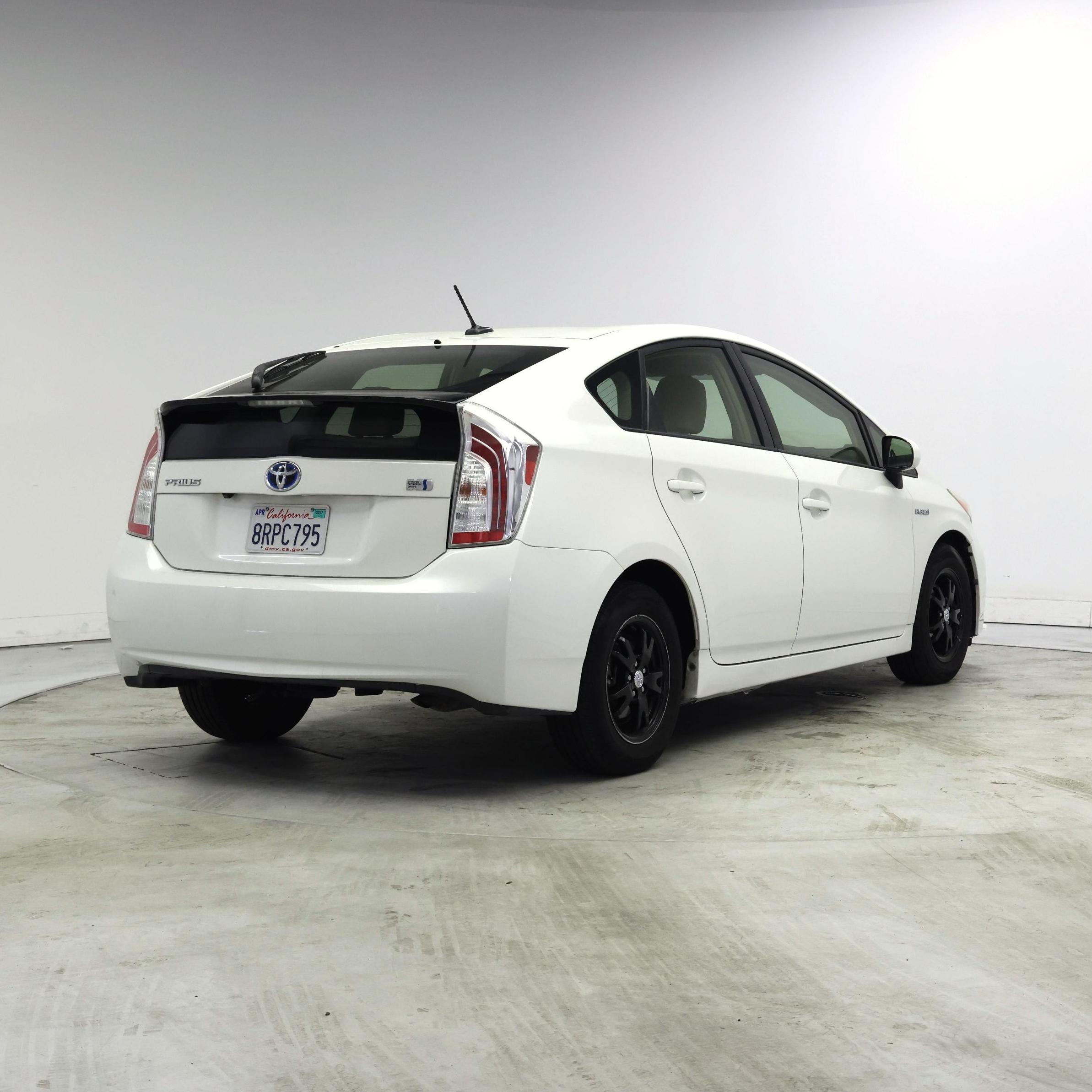 Thumbnail: 2015 Toyota Prius - 8
