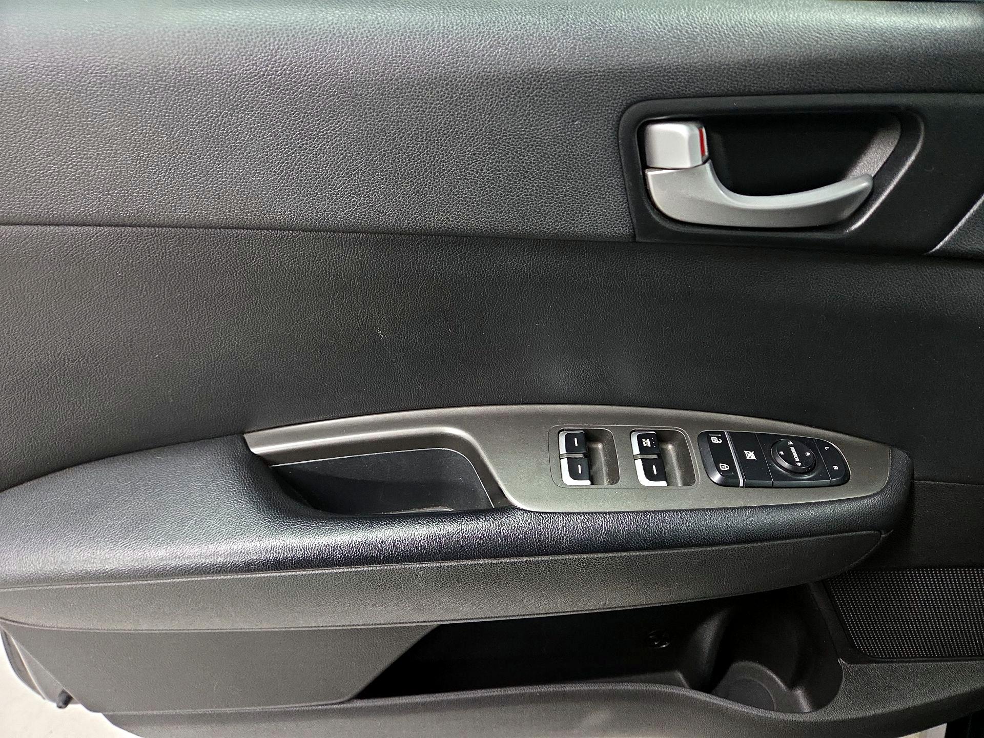 Thumbnail: 2019 Kia Optima - 12