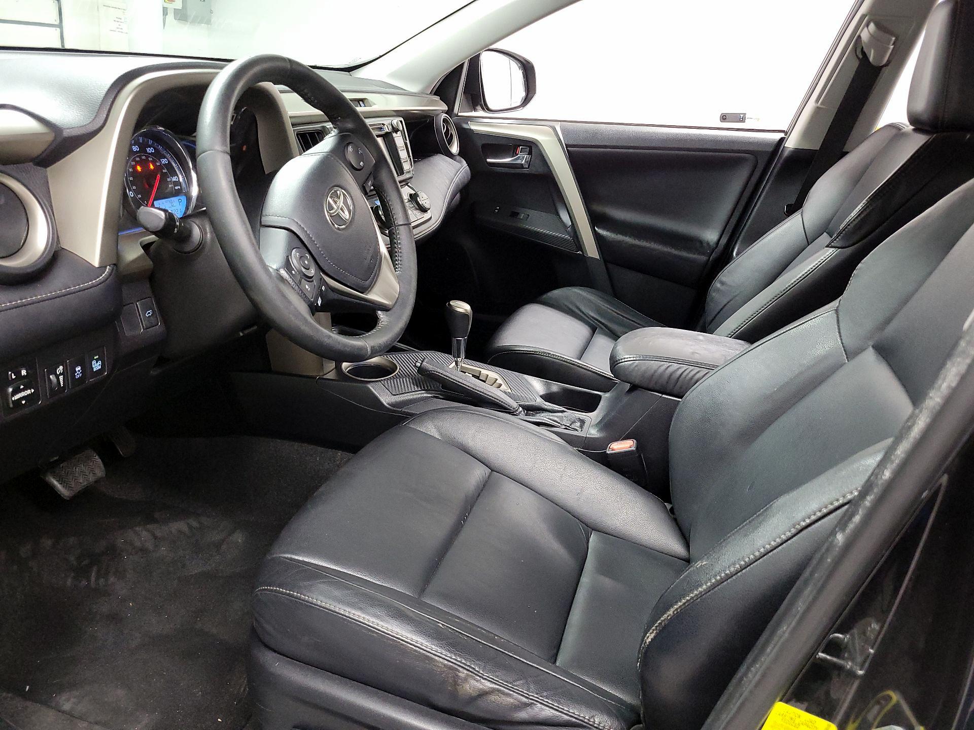 Thumbnail: 2015 Toyota RAV4 - 11