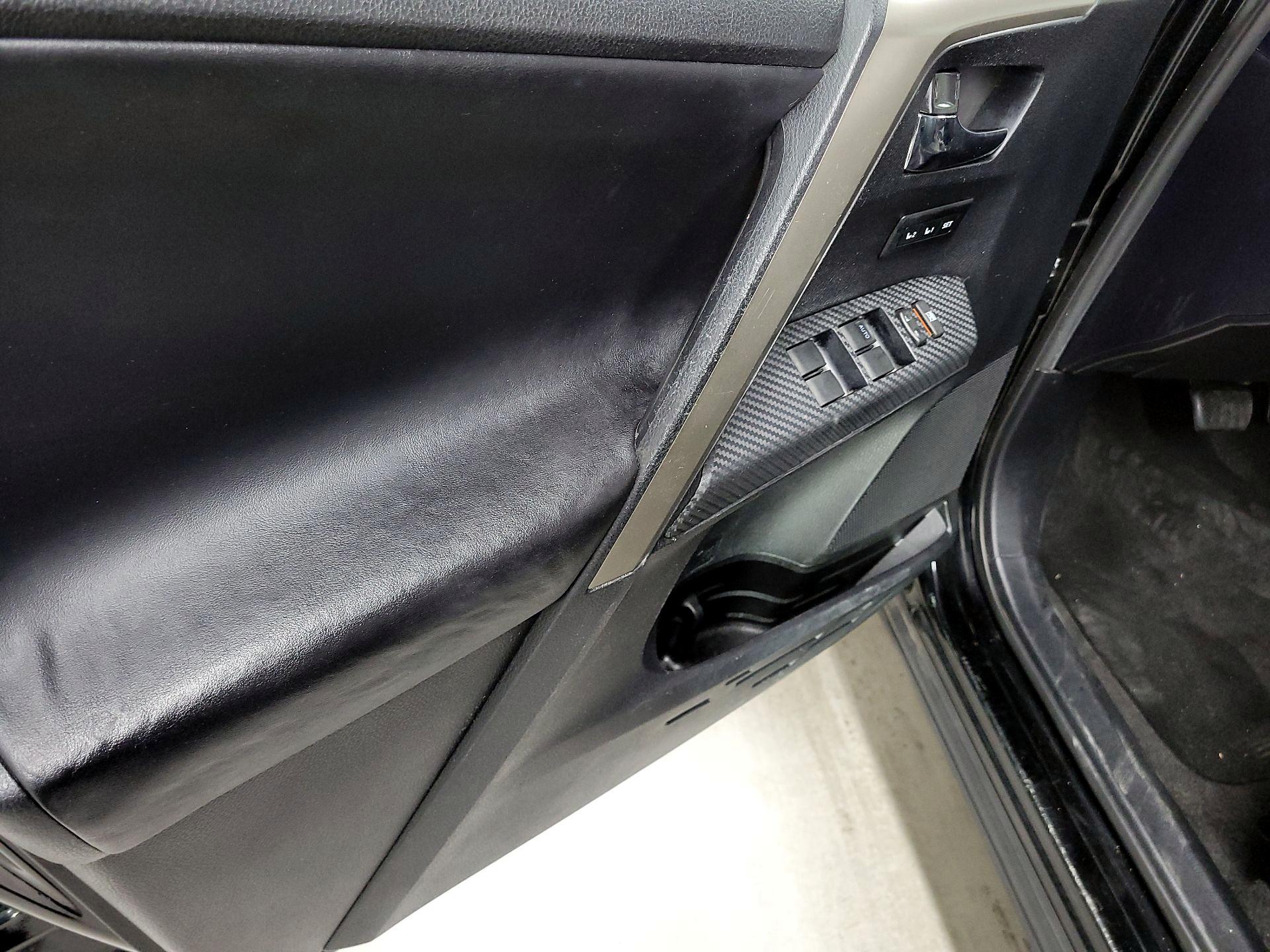 Thumbnail: 2015 Toyota RAV4 - 12