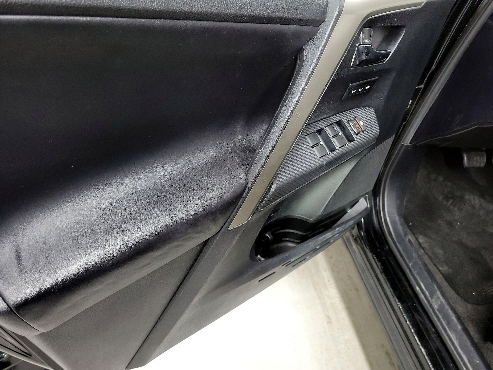 2015 Toyota RAV4 Limited - Photo 13