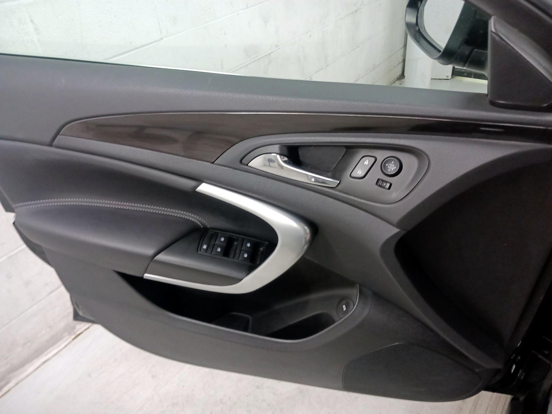 Thumbnail: 2015 Buick Regal - 12