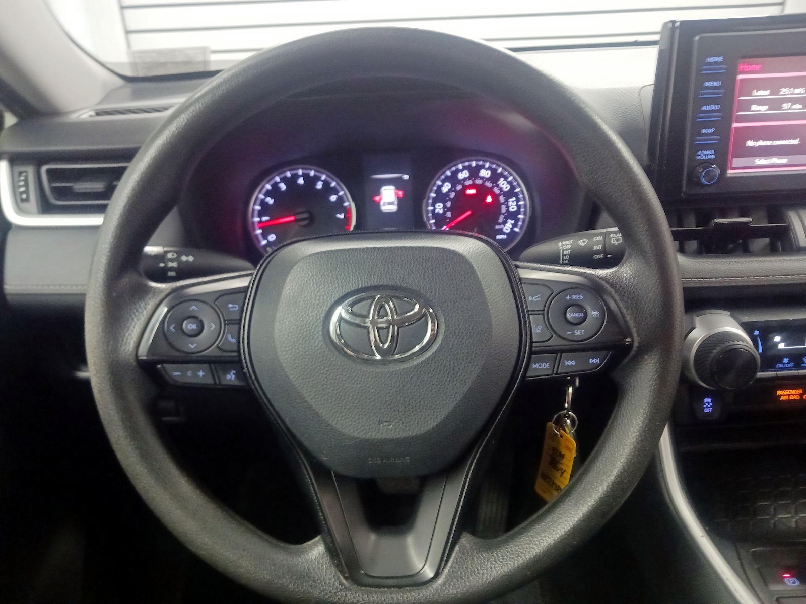 2019 Toyota RAV4 LE - Photo 11