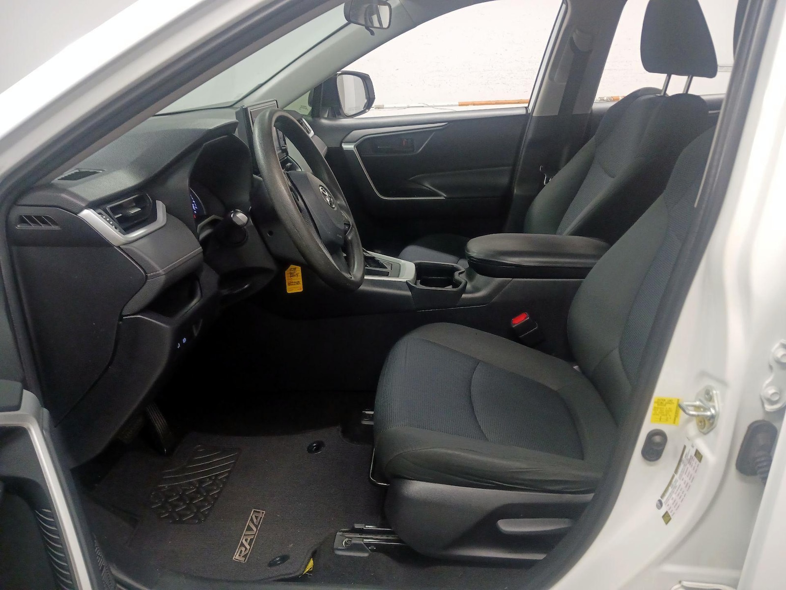 2019 Toyota RAV4 LE - Photo 12