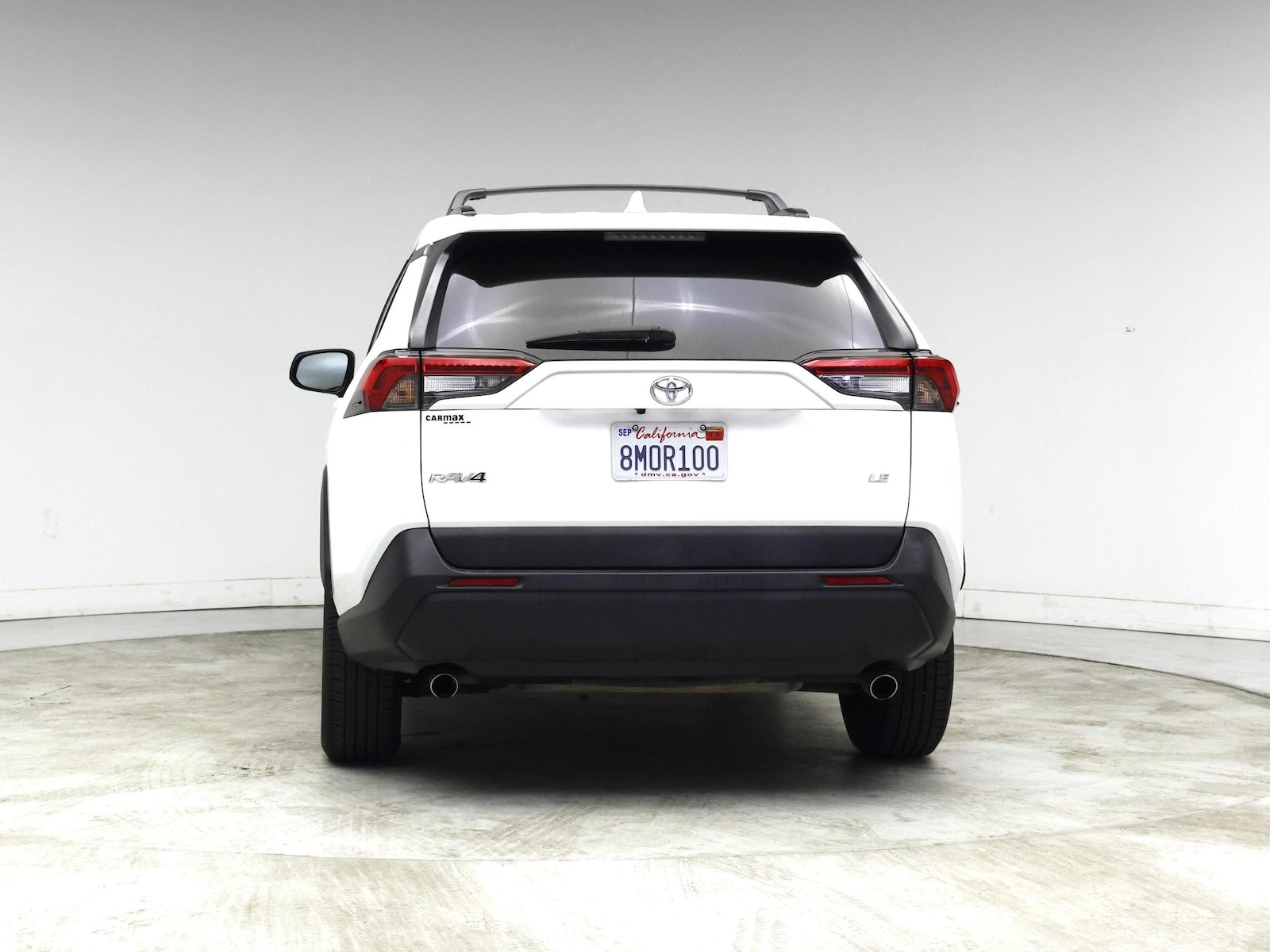 2019 Toyota RAV4 LE - Photo 7