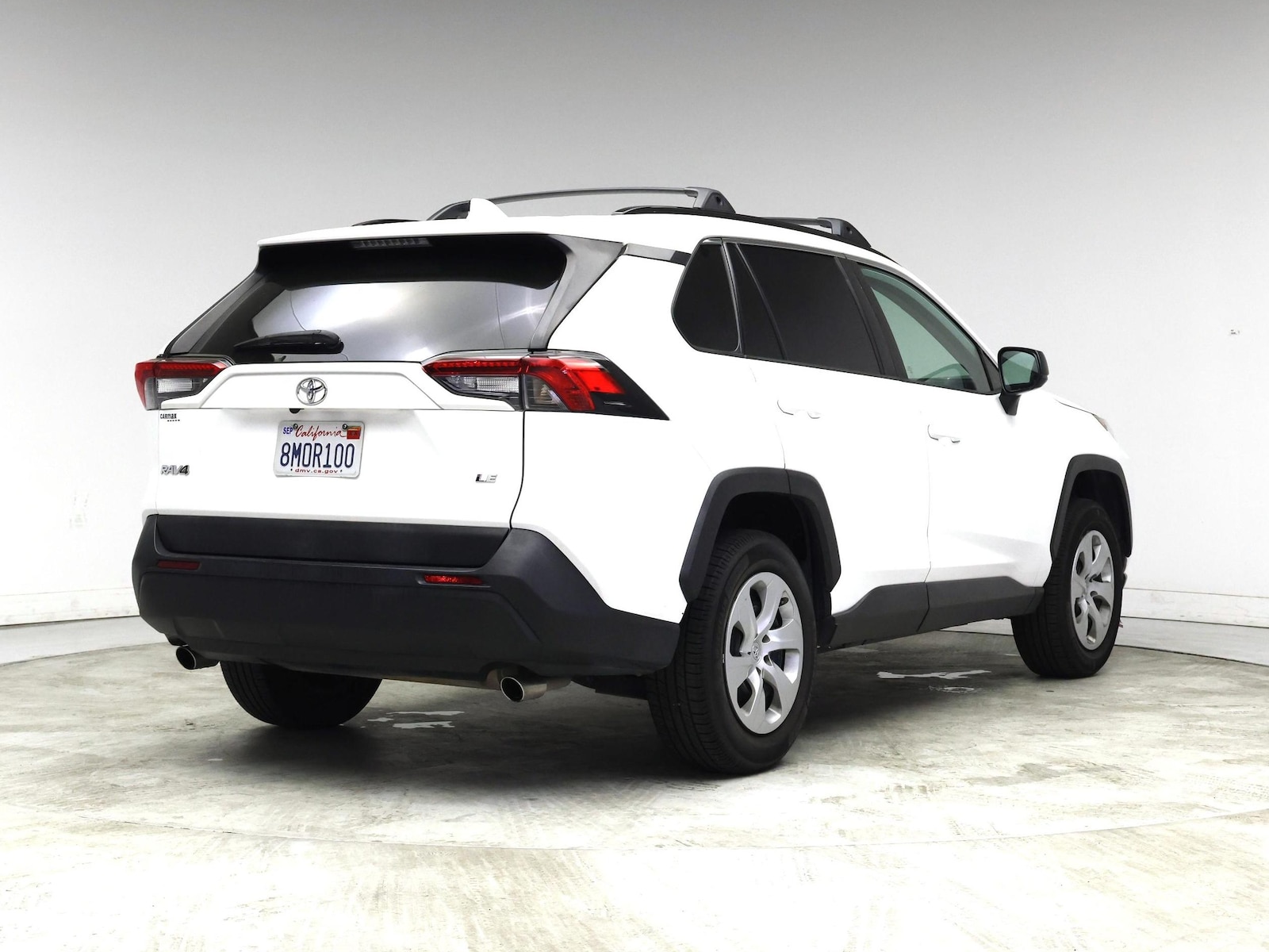 2019 Toyota RAV4 LE - Photo 9