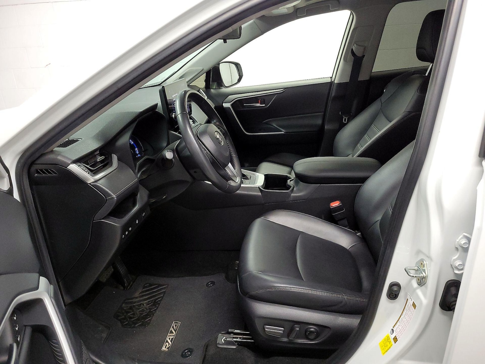 2024 Toyota RAV4 XLE Premium - Photo 12