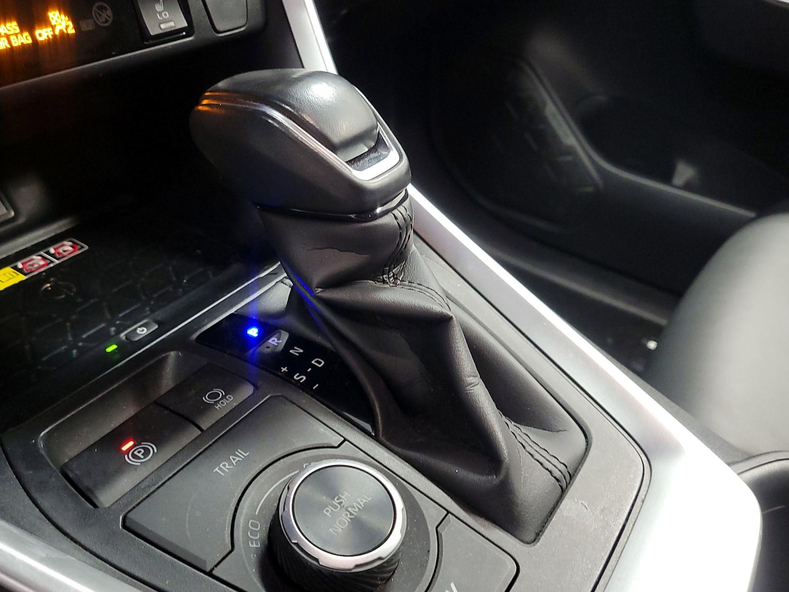 2024 Toyota RAV4 XLE Premium - Photo 16