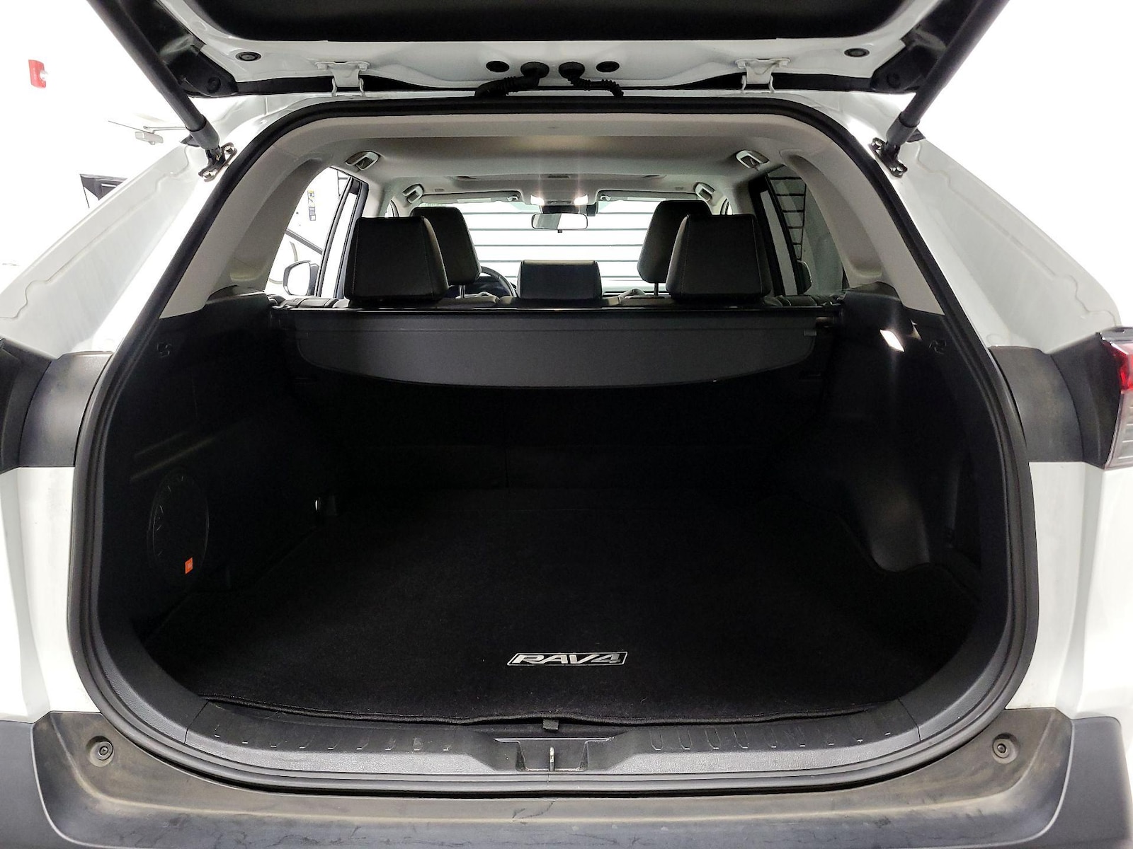 2024 Toyota RAV4 XLE Premium - Photo 18