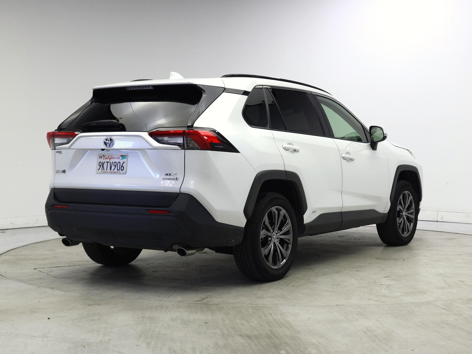 2024 Toyota RAV4 XLE Premium - Photo 9