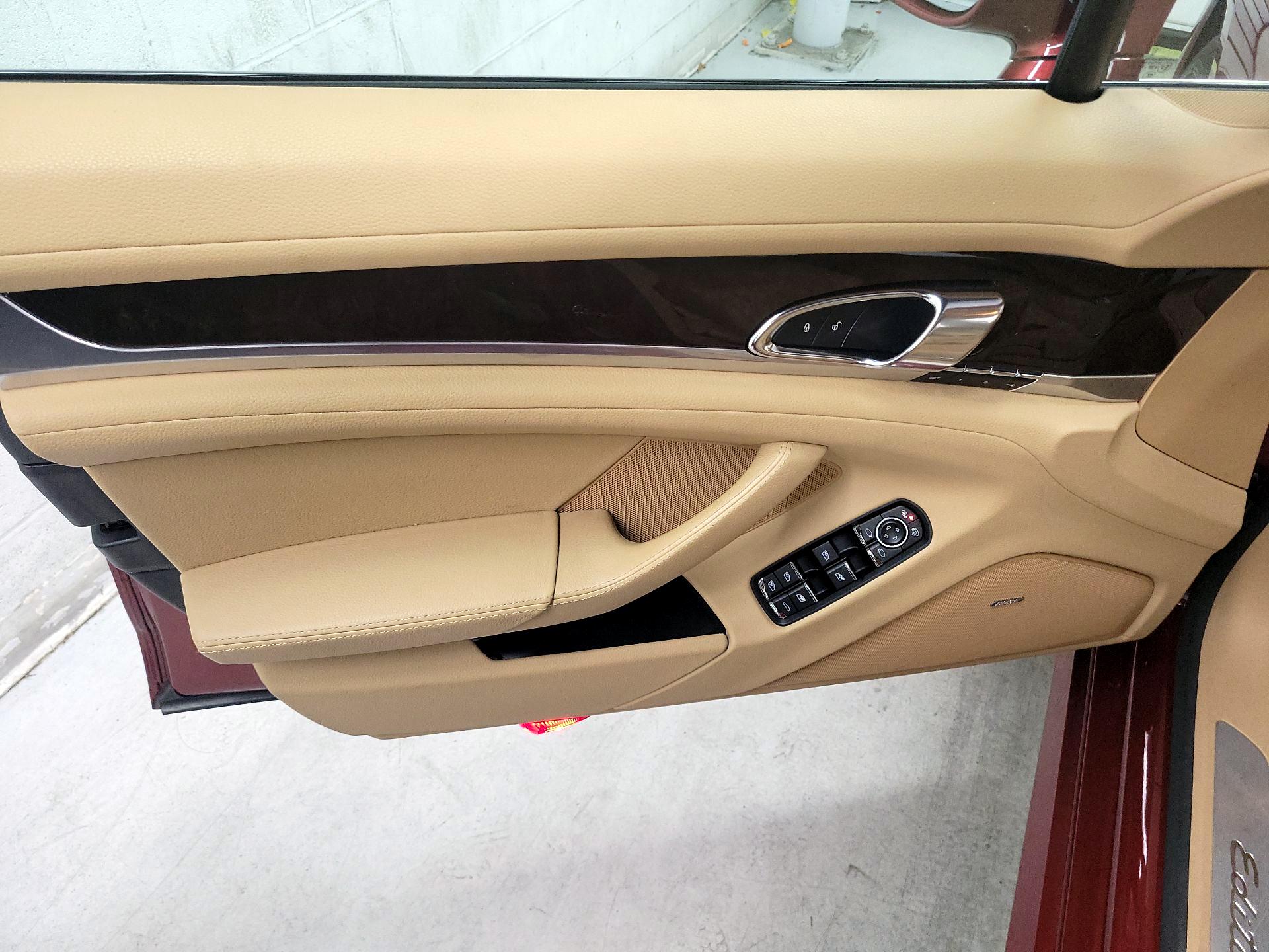 Thumbnail: 2016 Porsche Panamera - 12