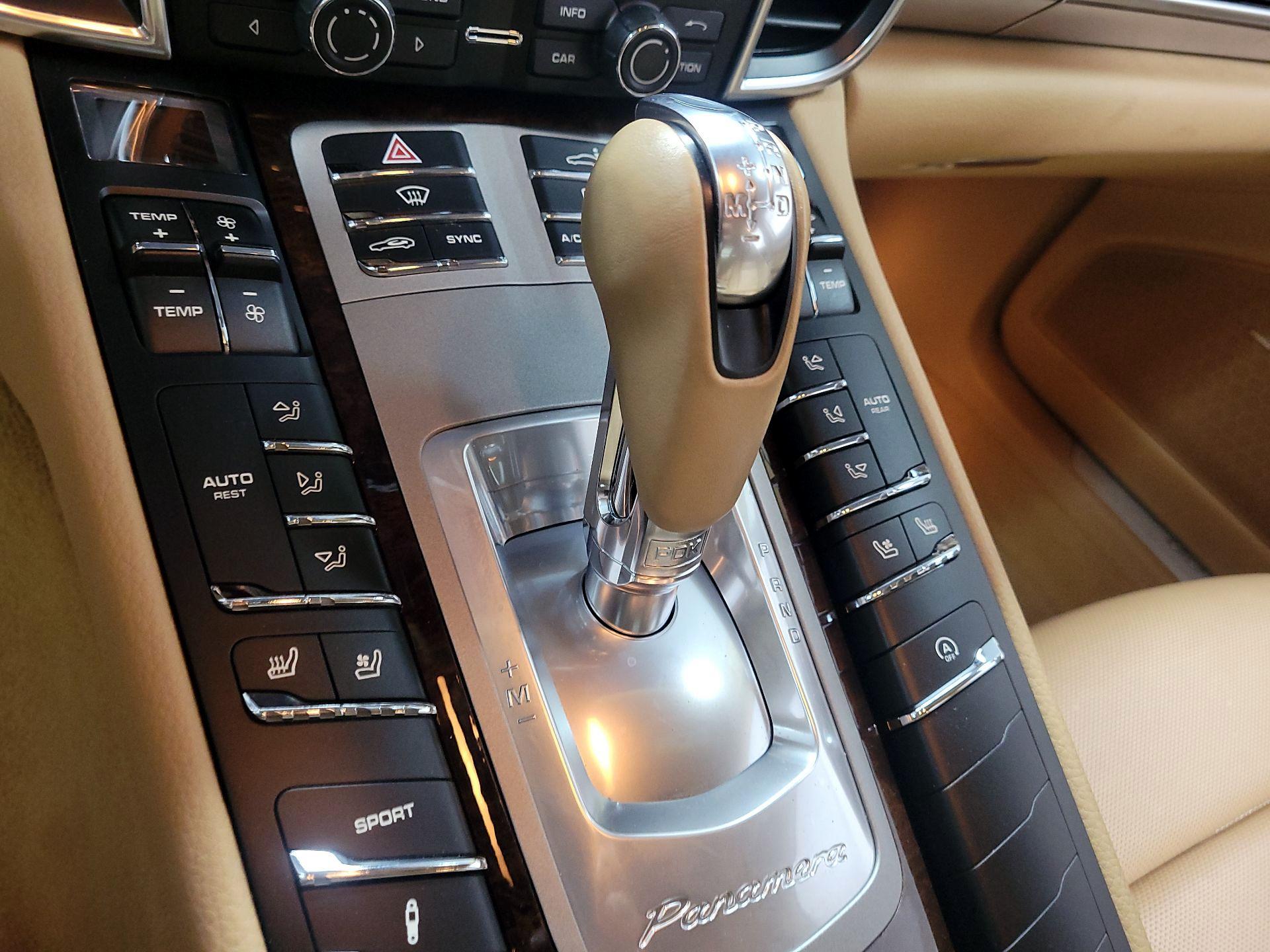 Thumbnail: 2016 Porsche Panamera - 15