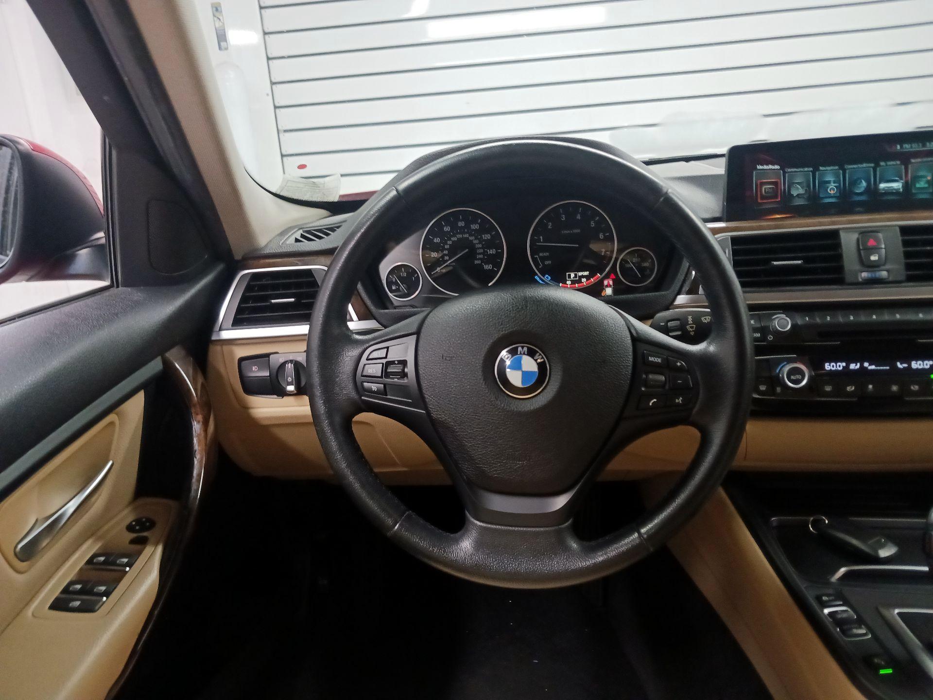 Thumbnail: 2017 BMW 3 Series - 9