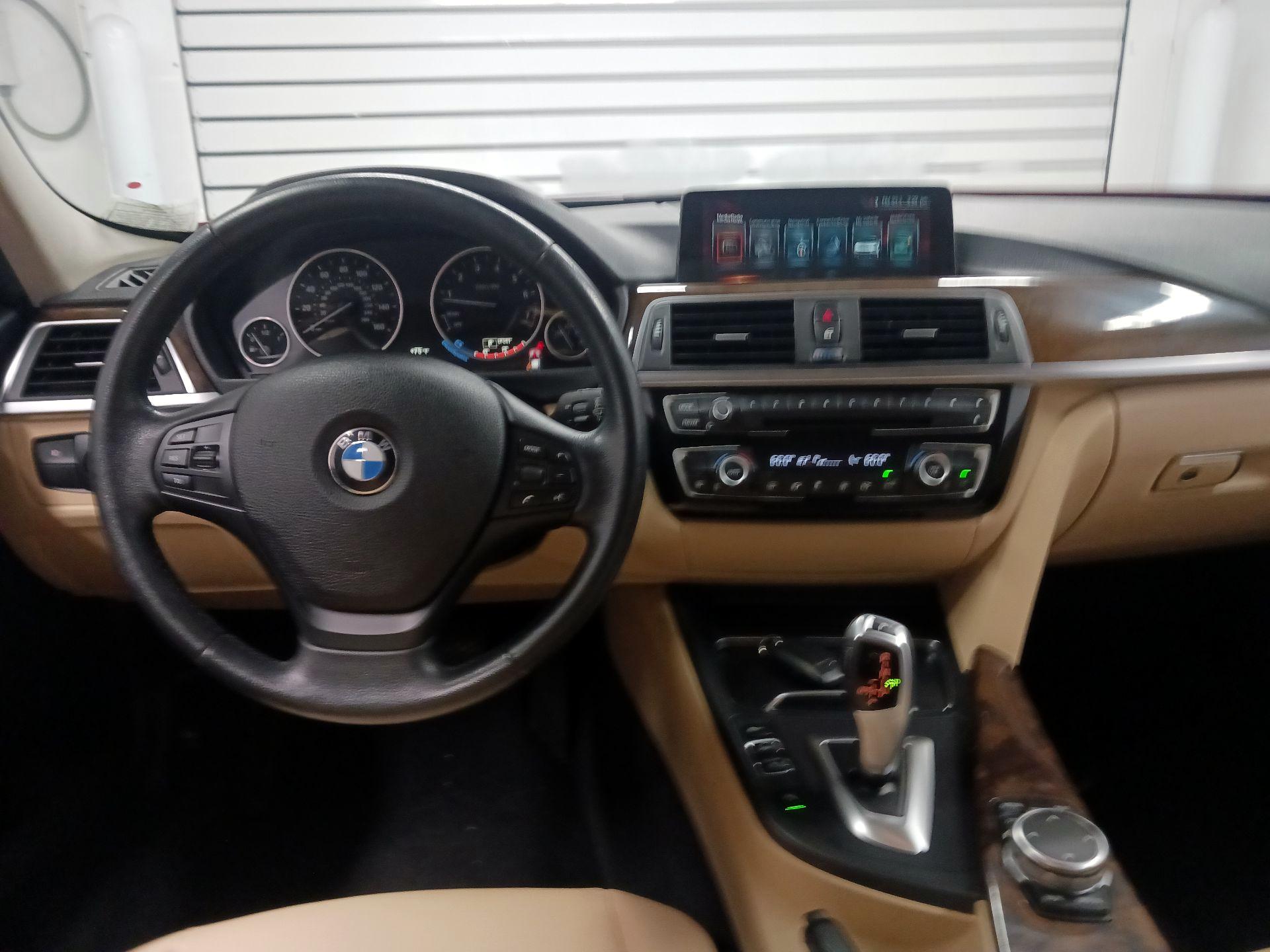 Thumbnail: 2017 BMW 3 Series - 11