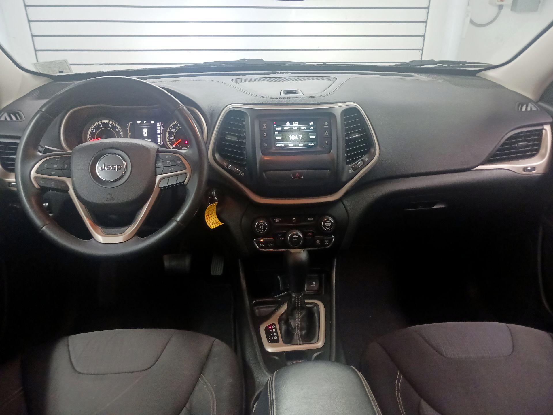 Thumbnail: 2015 Jeep Cherokee - 9