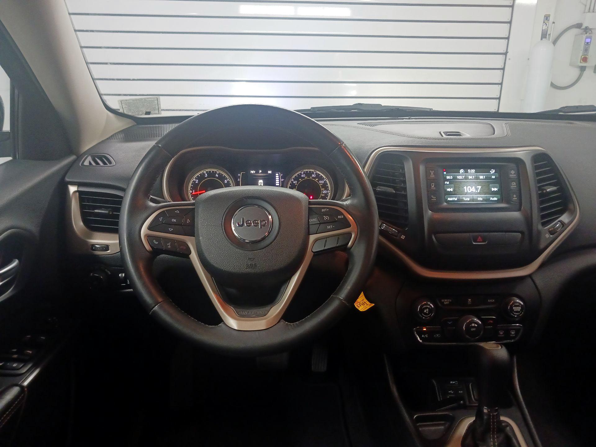 Thumbnail: 2015 Jeep Cherokee - 10