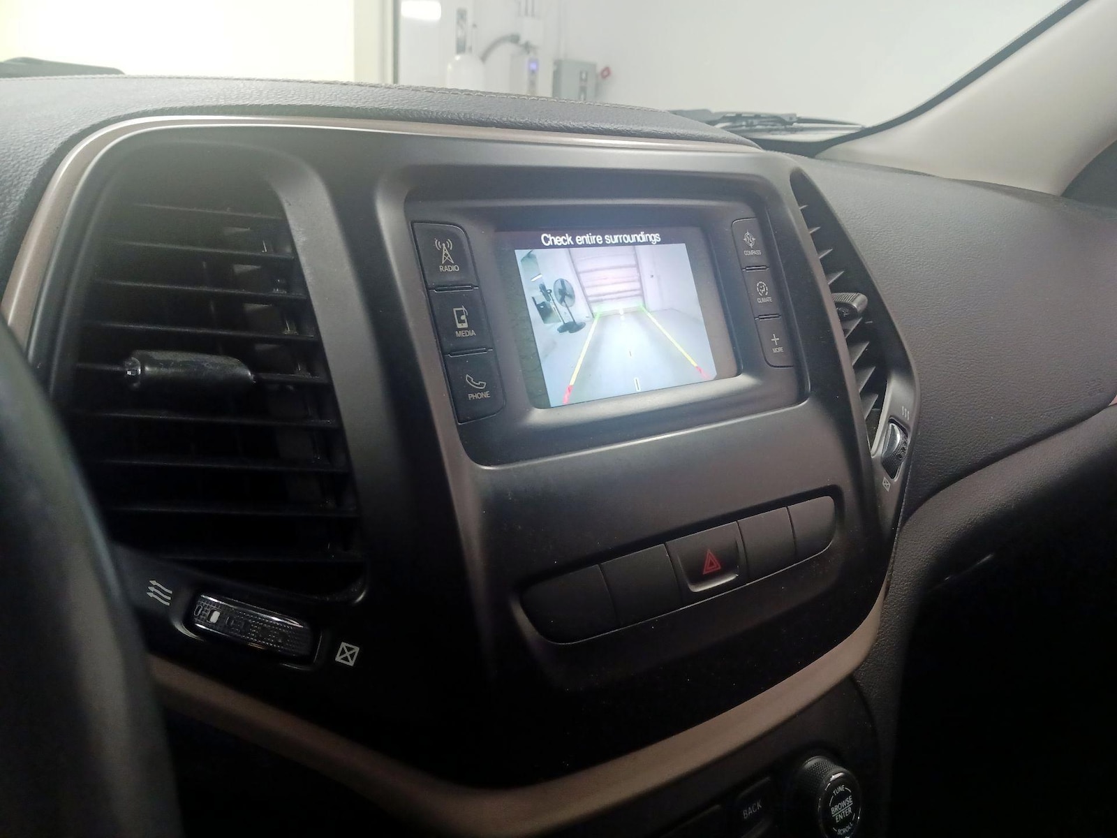 2015 Jeep Cherokee Latitude - Photo 15