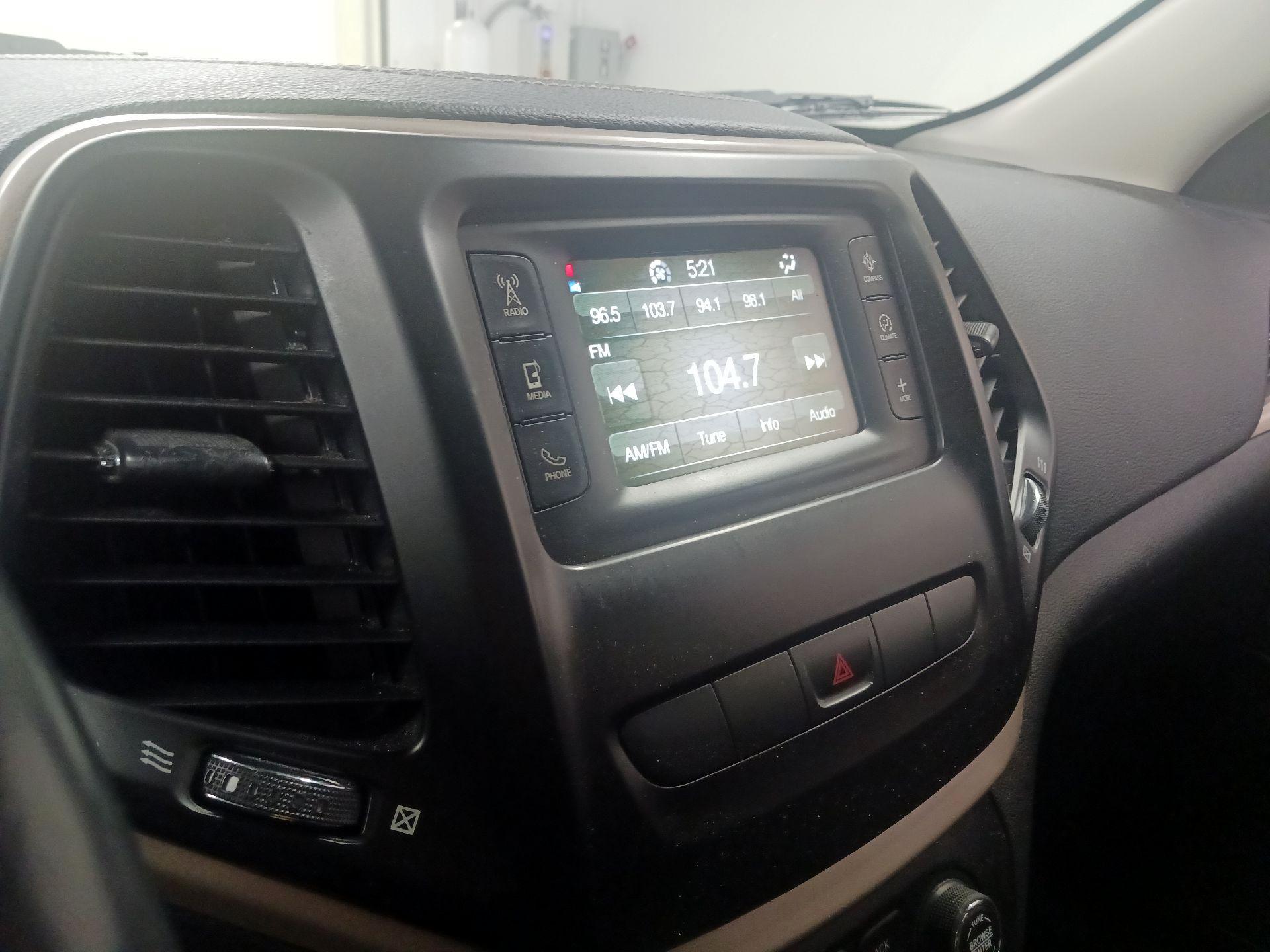 Thumbnail: 2015 Jeep Cherokee - 15