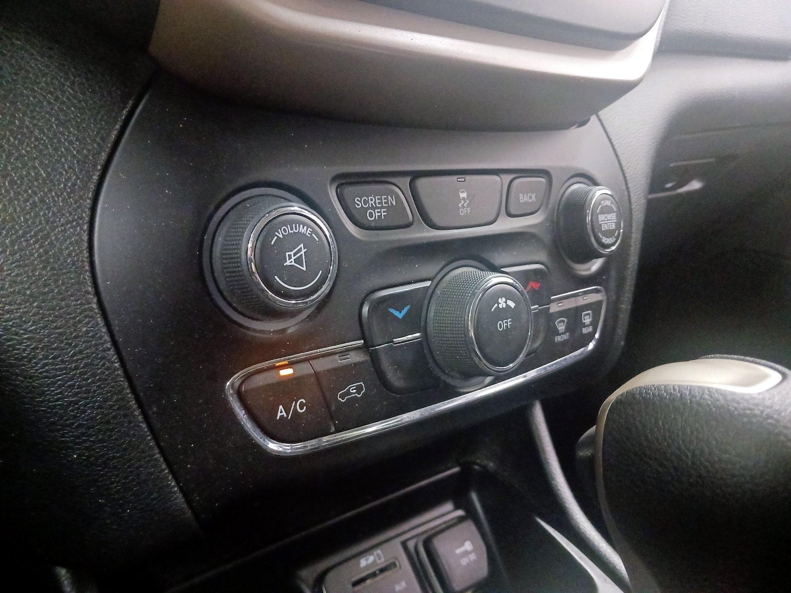 2015 Jeep Cherokee Latitude - Photo 17