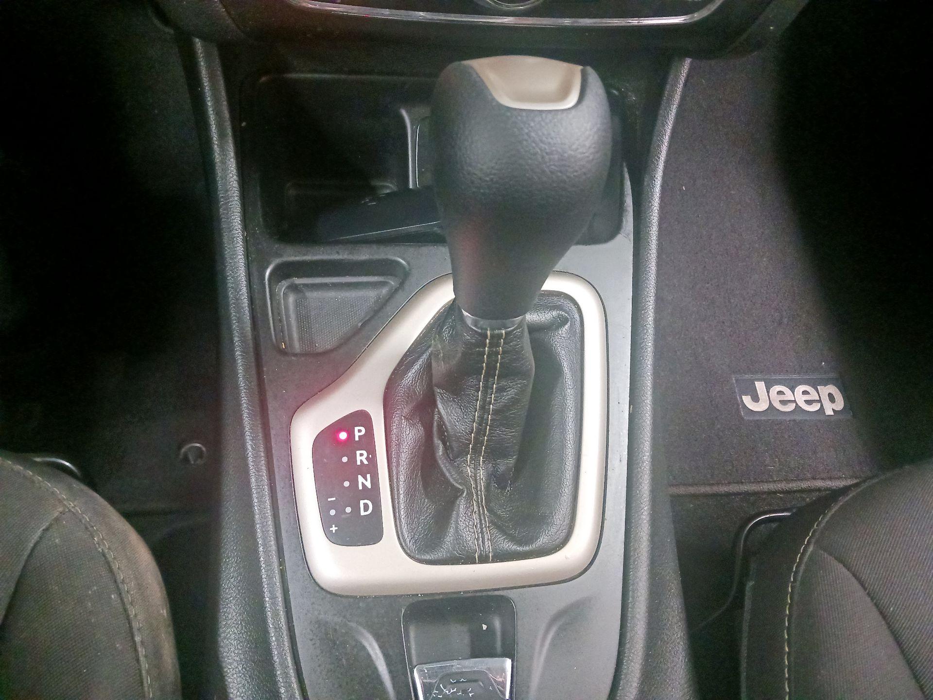 Thumbnail: 2015 Jeep Cherokee - 17
