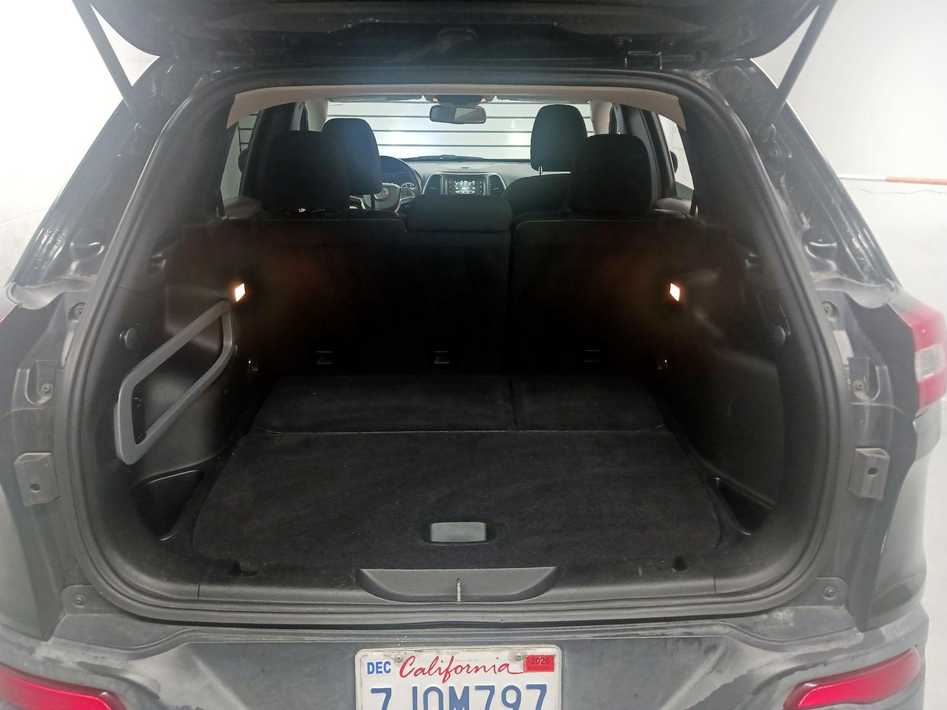 Thumbnail: 2015 Jeep Cherokee - 19