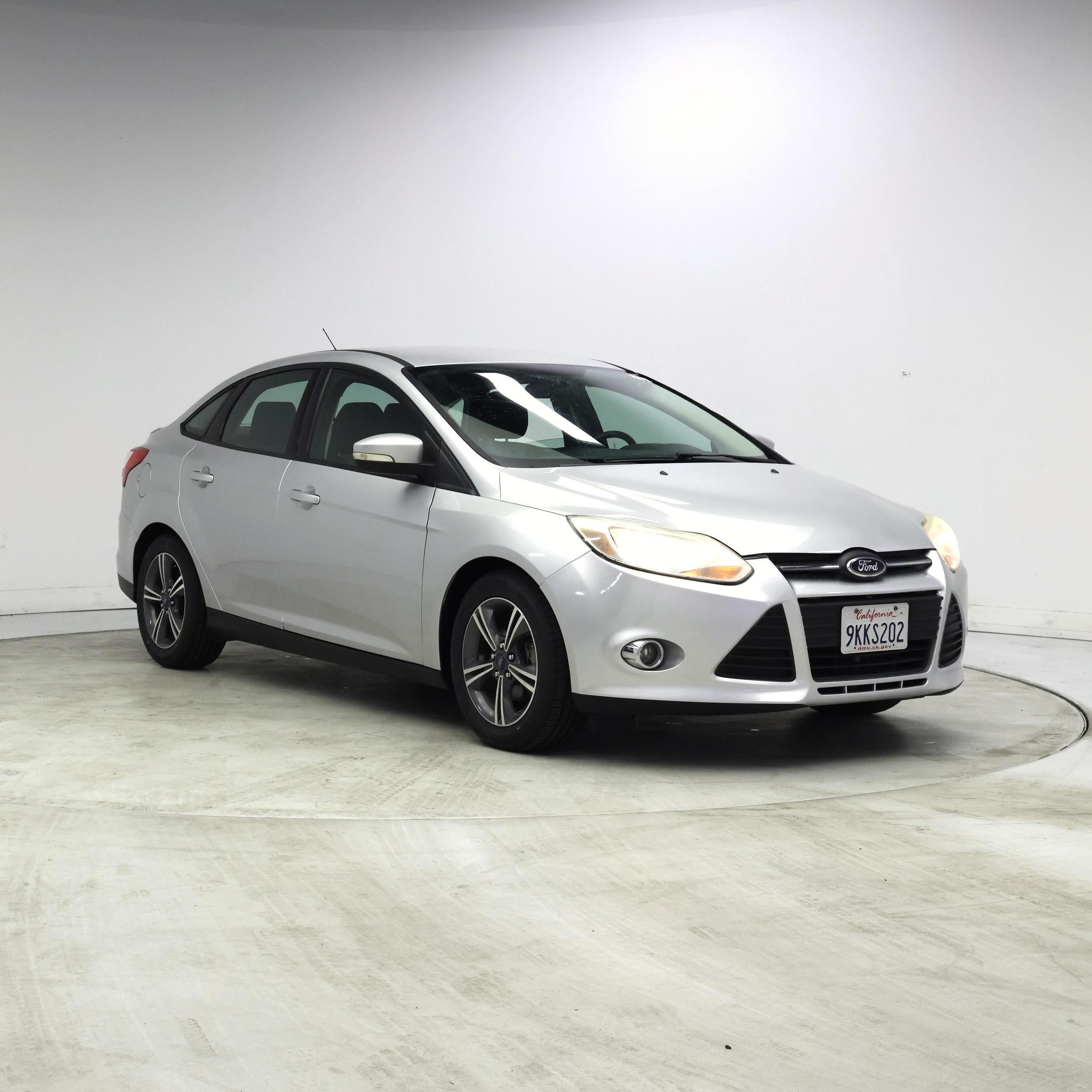 Silver 2014 Ford Focus Sedan Front-Wheel Drive Automatic
