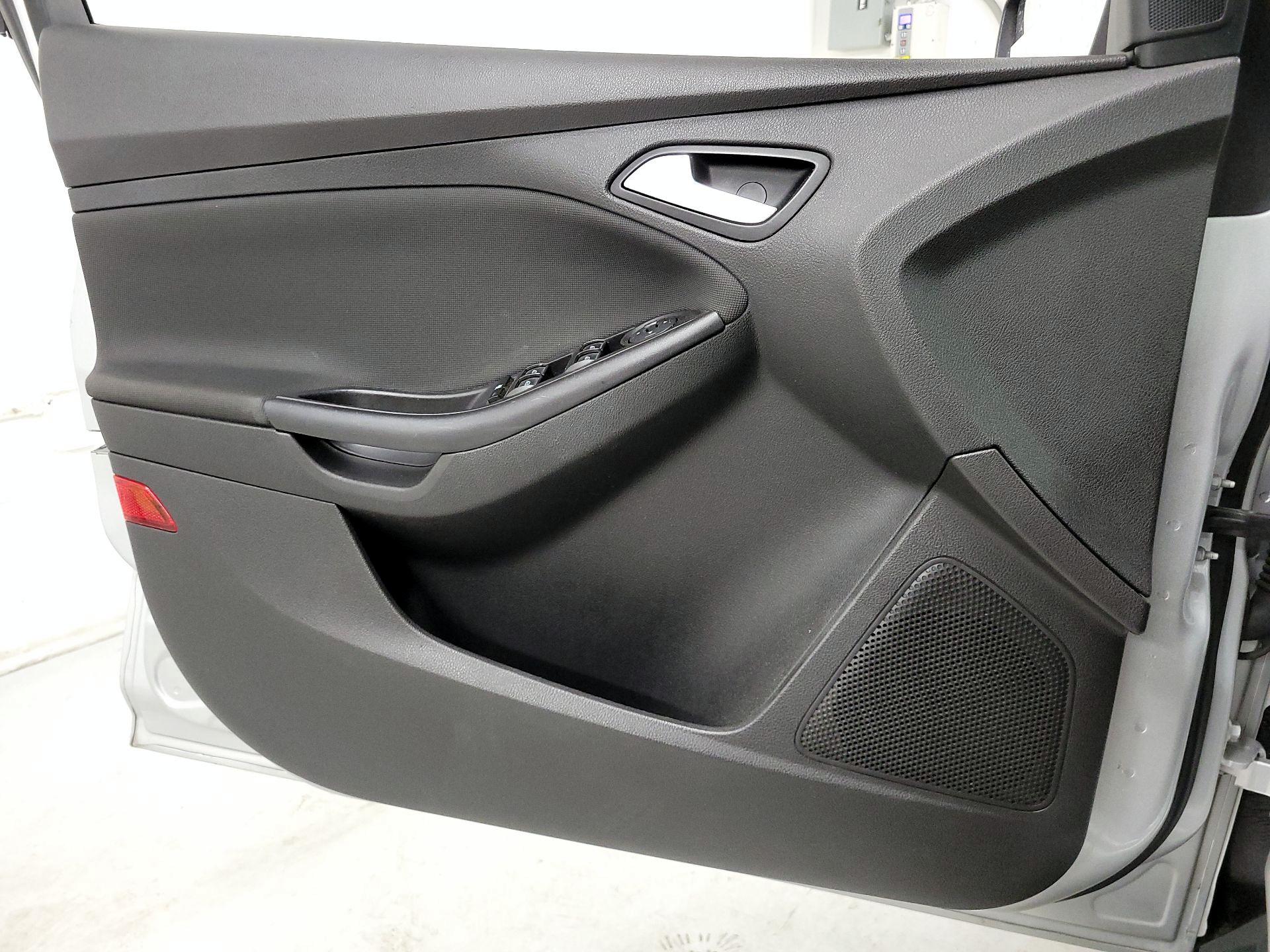 Thumbnail: 2014 Ford Focus - 12