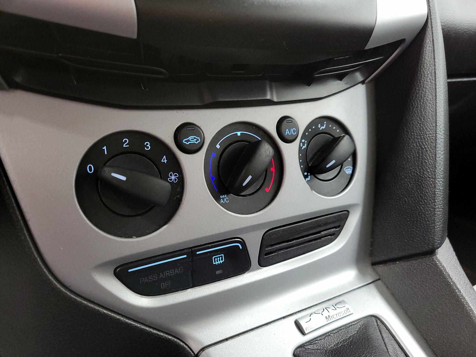 Thumbnail: 2014 Ford Focus - 14