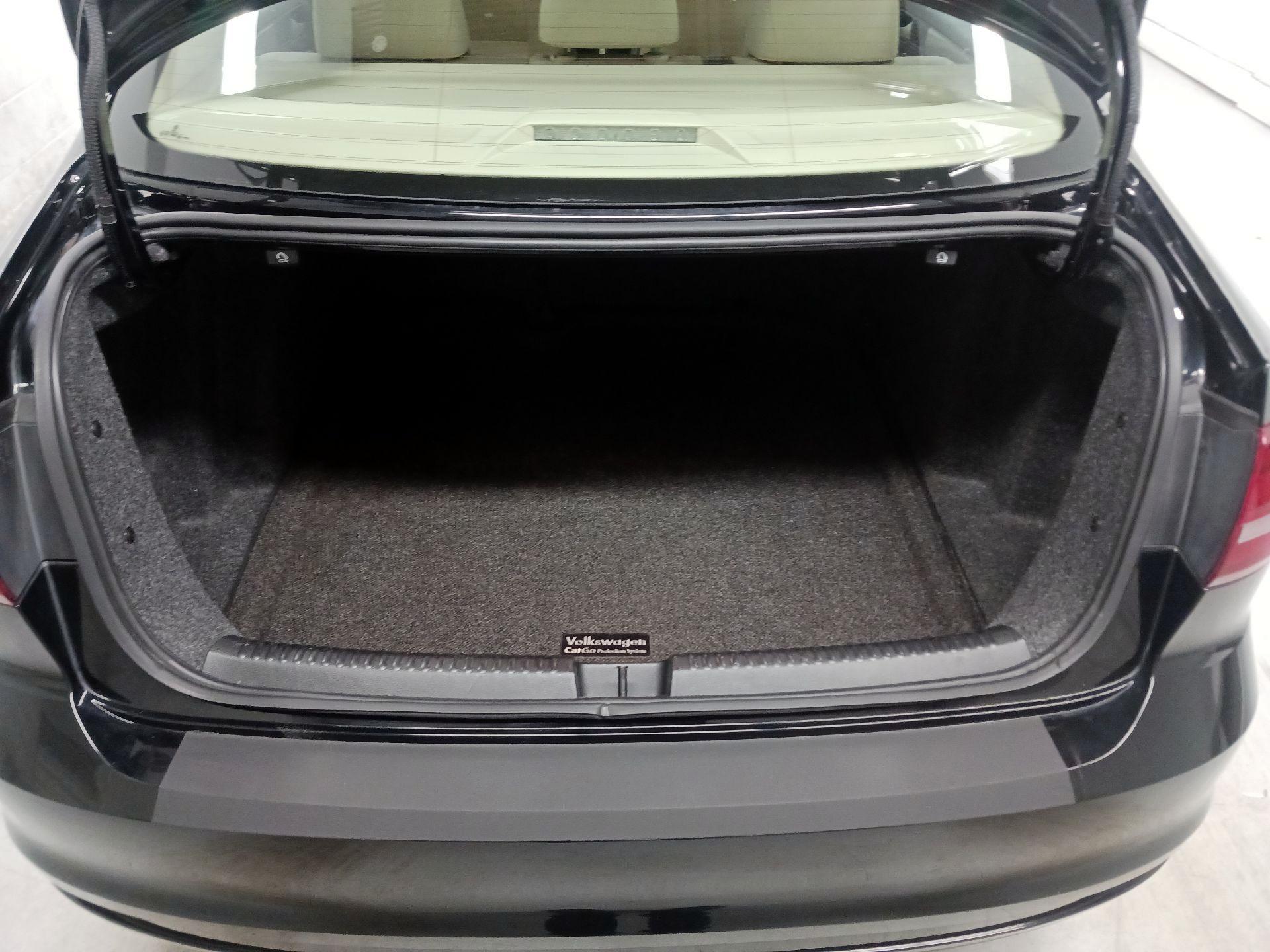 Thumbnail: 2017 Volkswagen Jetta - 18