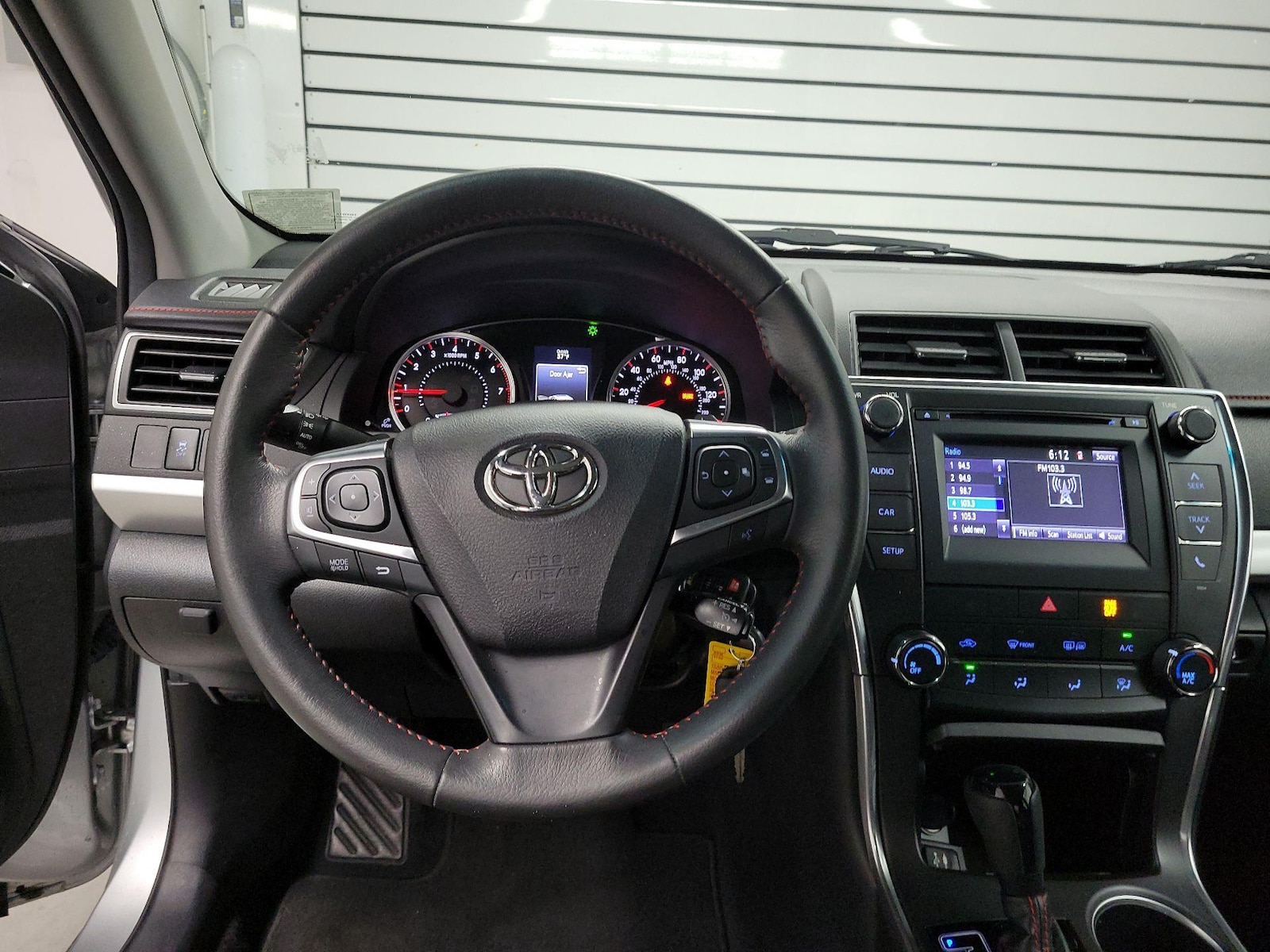 2017 Toyota Camry SE - Photo 11