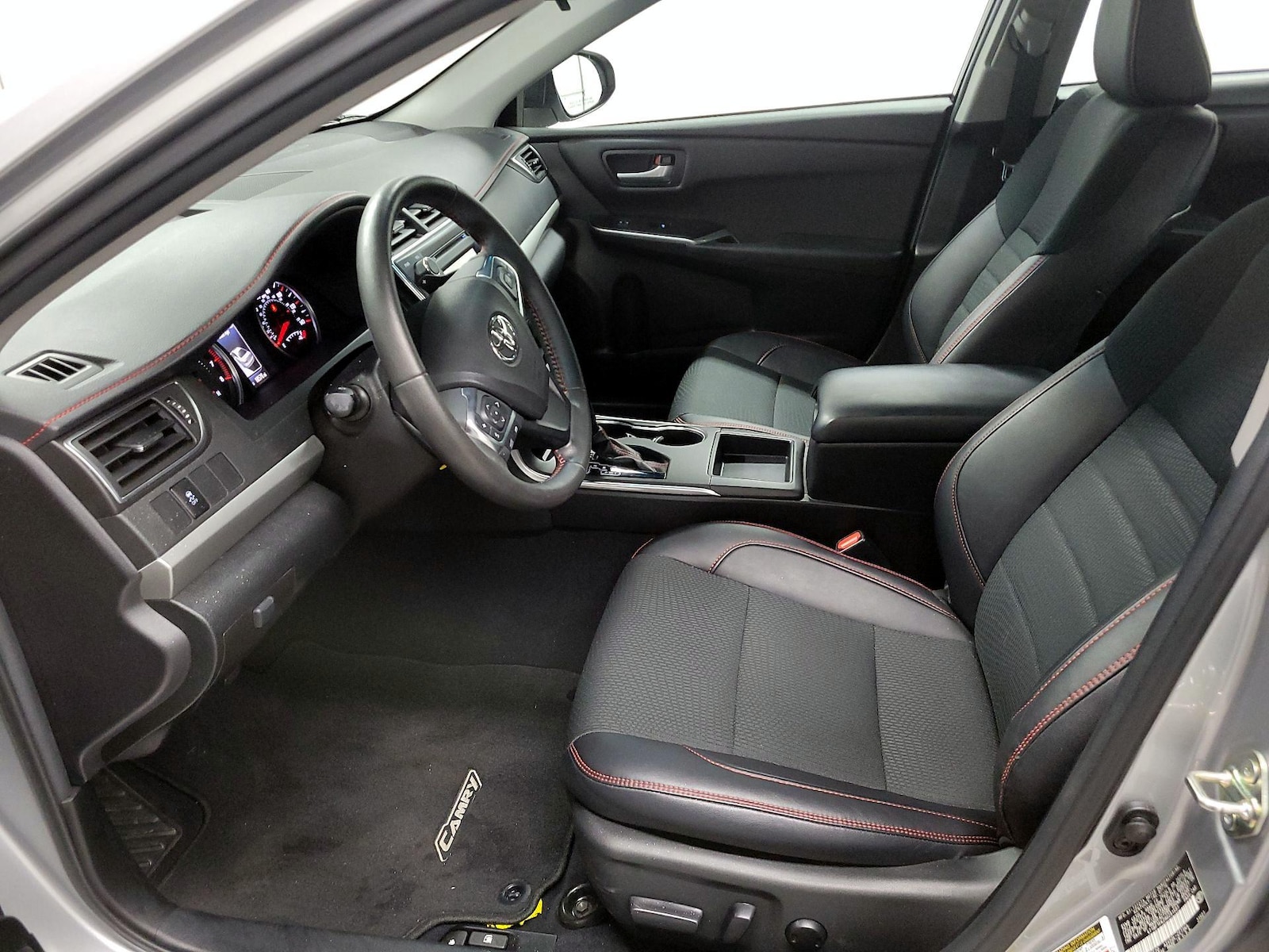 2017 Toyota Camry SE - Photo 12