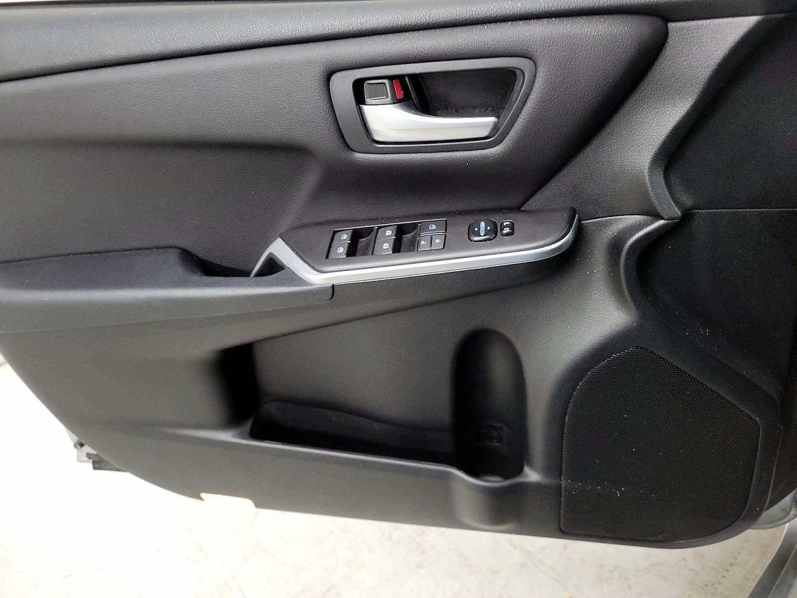 2017 Toyota Camry SE - Photo 13