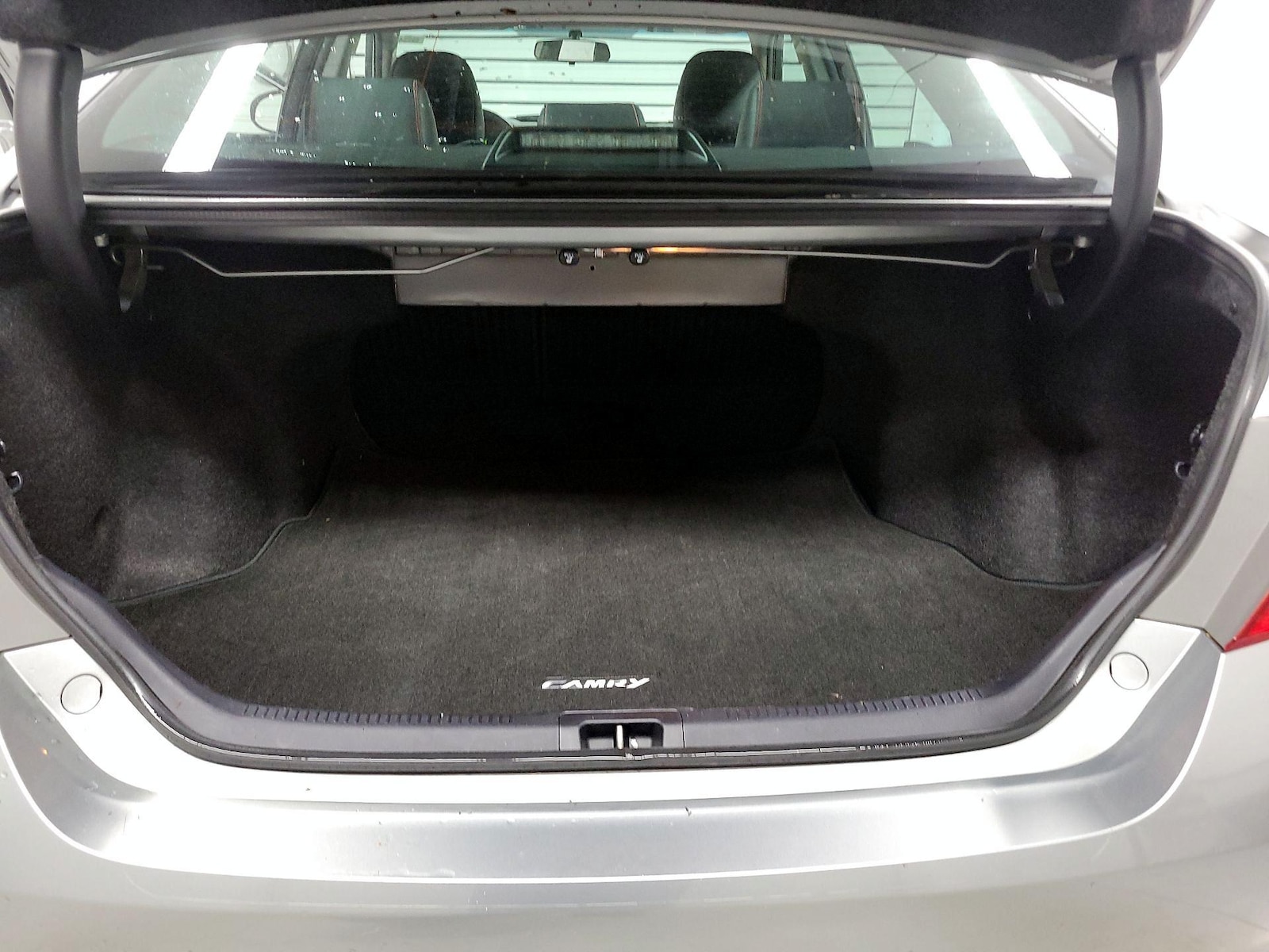 2017 Toyota Camry SE - Photo 18