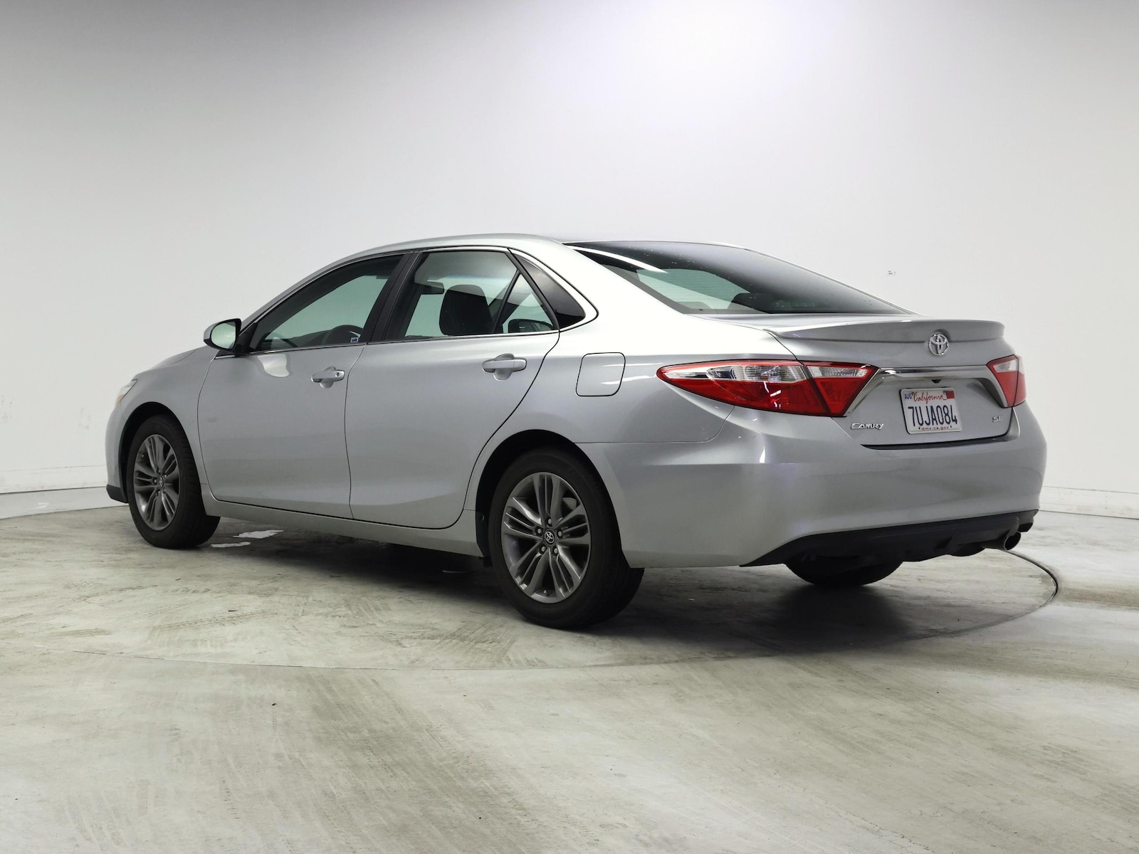 2017 Toyota Camry SE - Photo 3