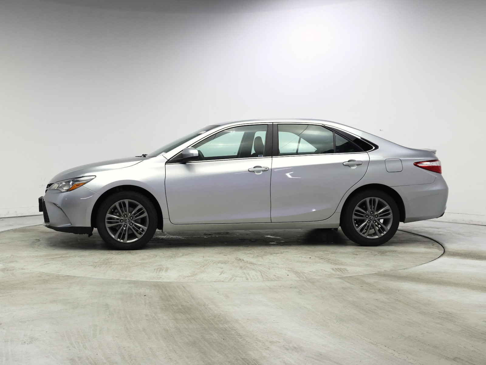 2017 Toyota Camry SE - Photo 4
