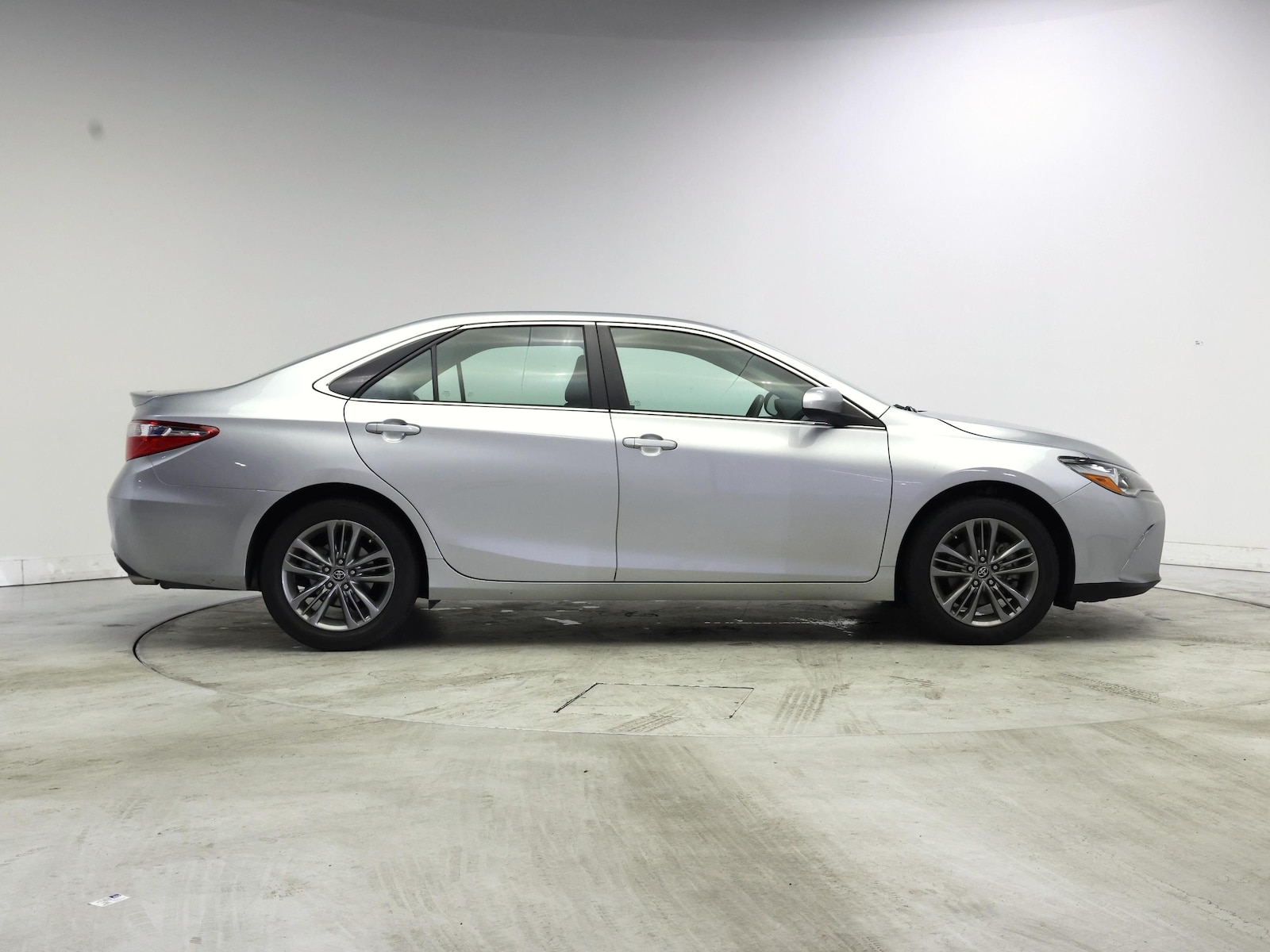 2017 Toyota Camry SE - Photo 8