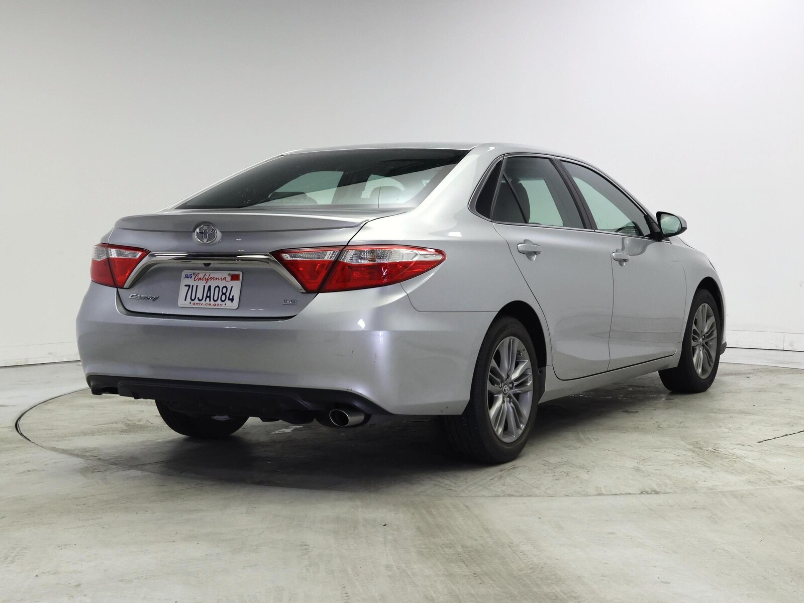 2017 Toyota Camry SE - Photo 9