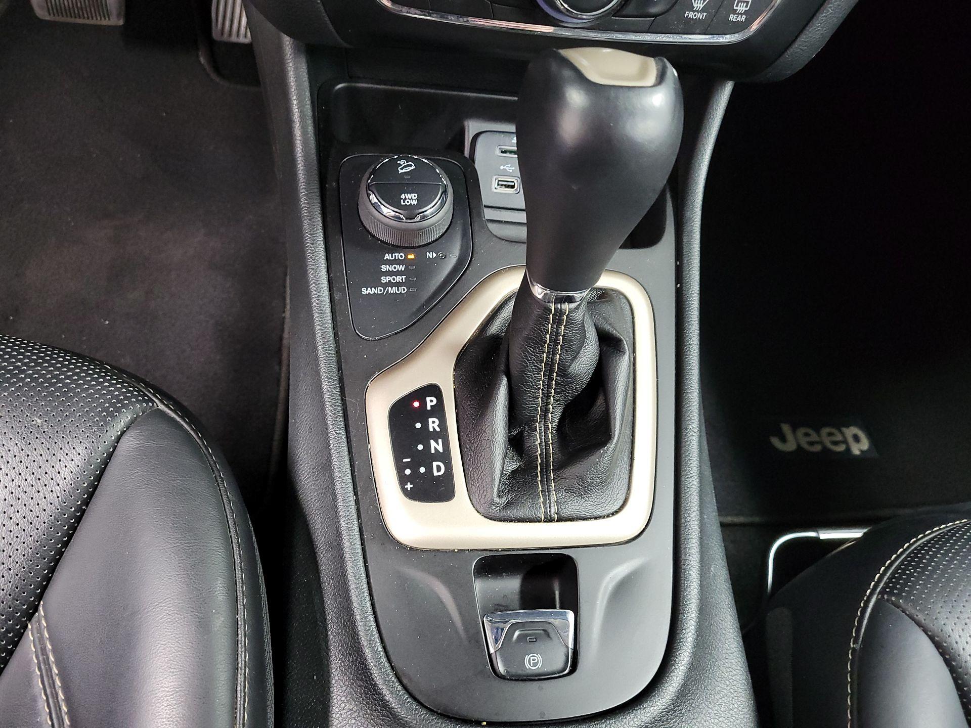 Thumbnail: 2015 Jeep Cherokee - 15