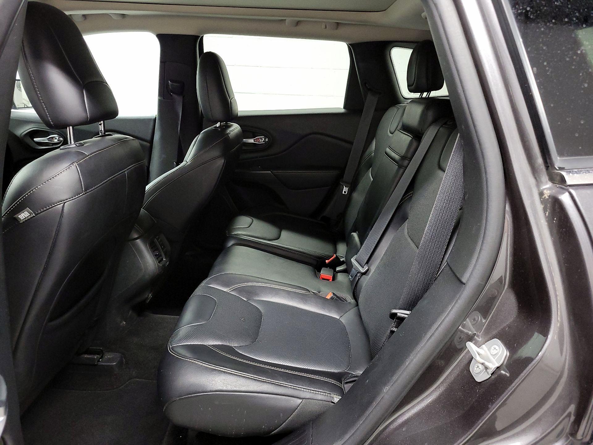 Thumbnail: 2015 Jeep Cherokee - 16