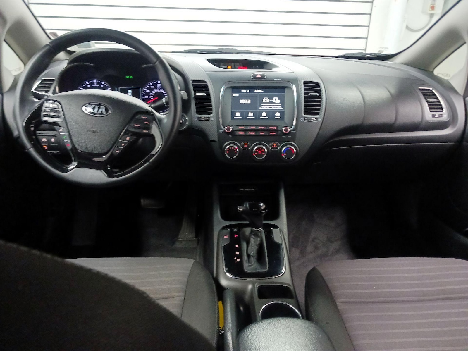 2017 Kia Forte S - Photo 10