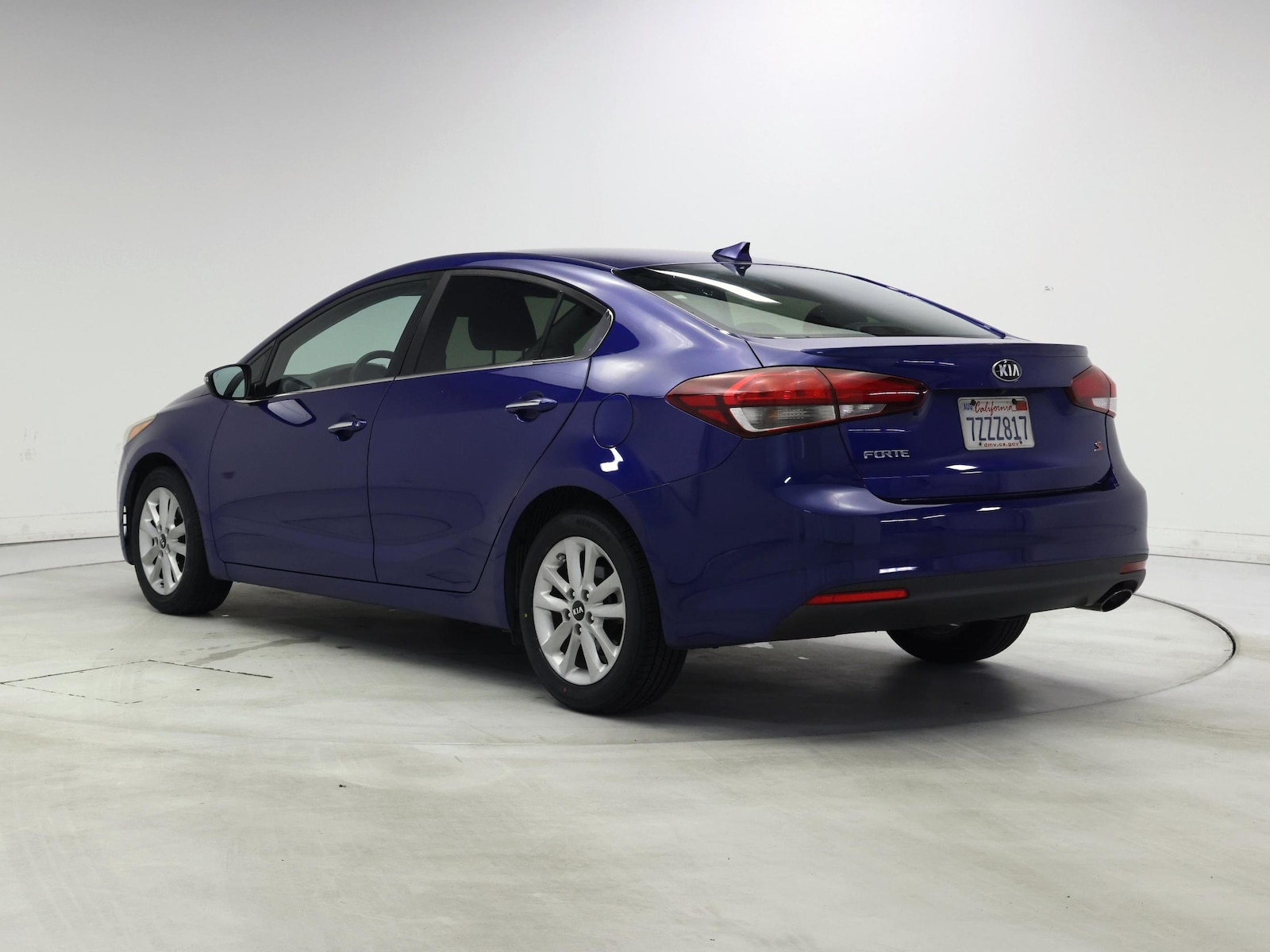 2017 Kia Forte S - Photo 3
