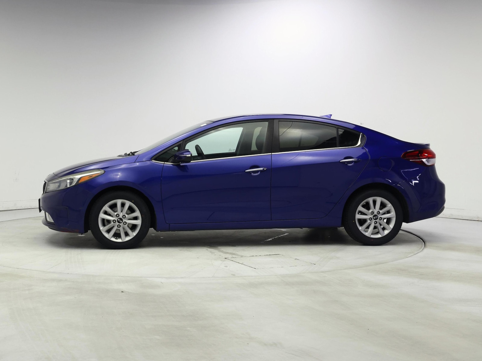 2017 Kia Forte S - Photo 4
