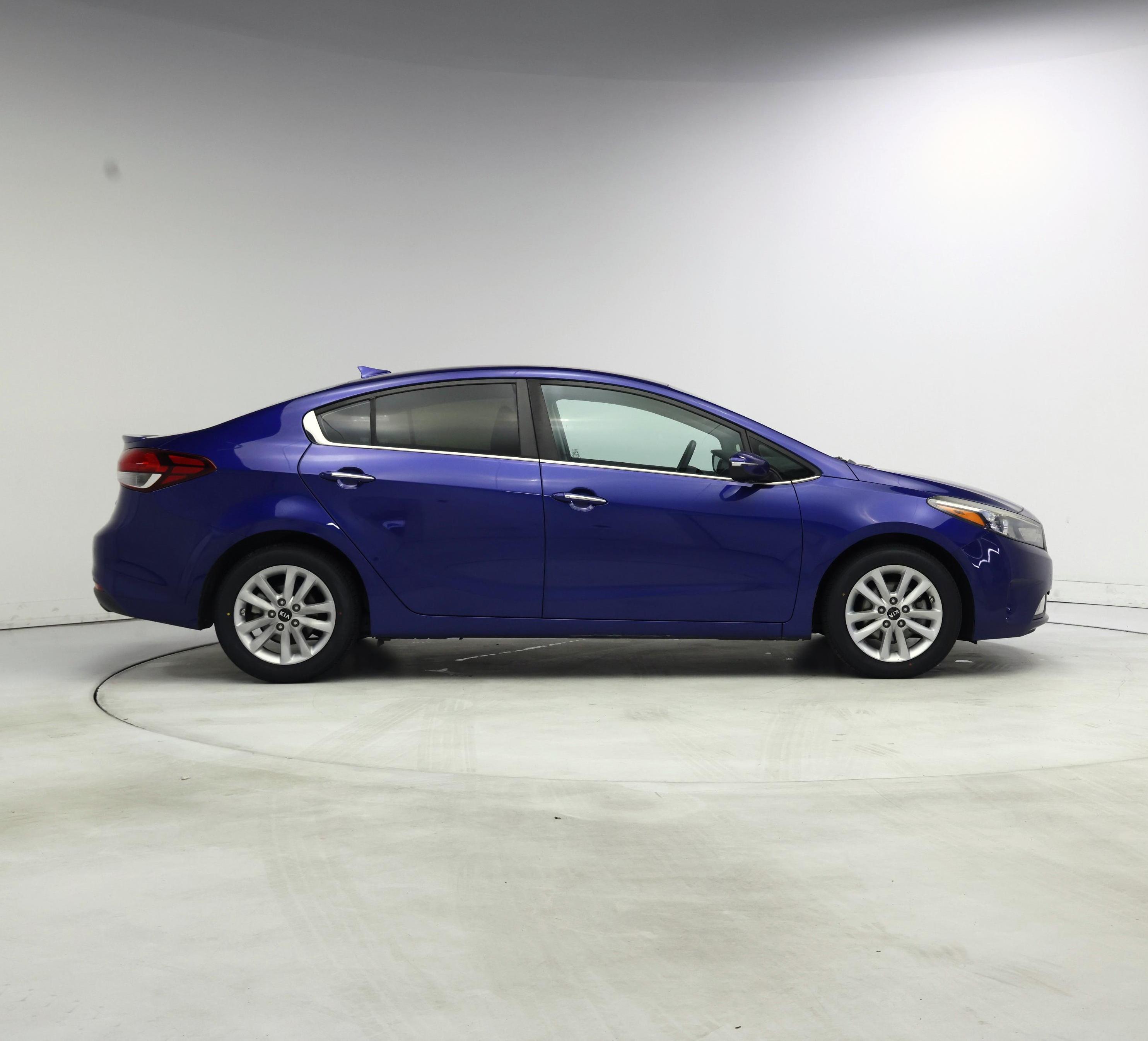 Thumbnail: 2017 Kia Forte - 7
